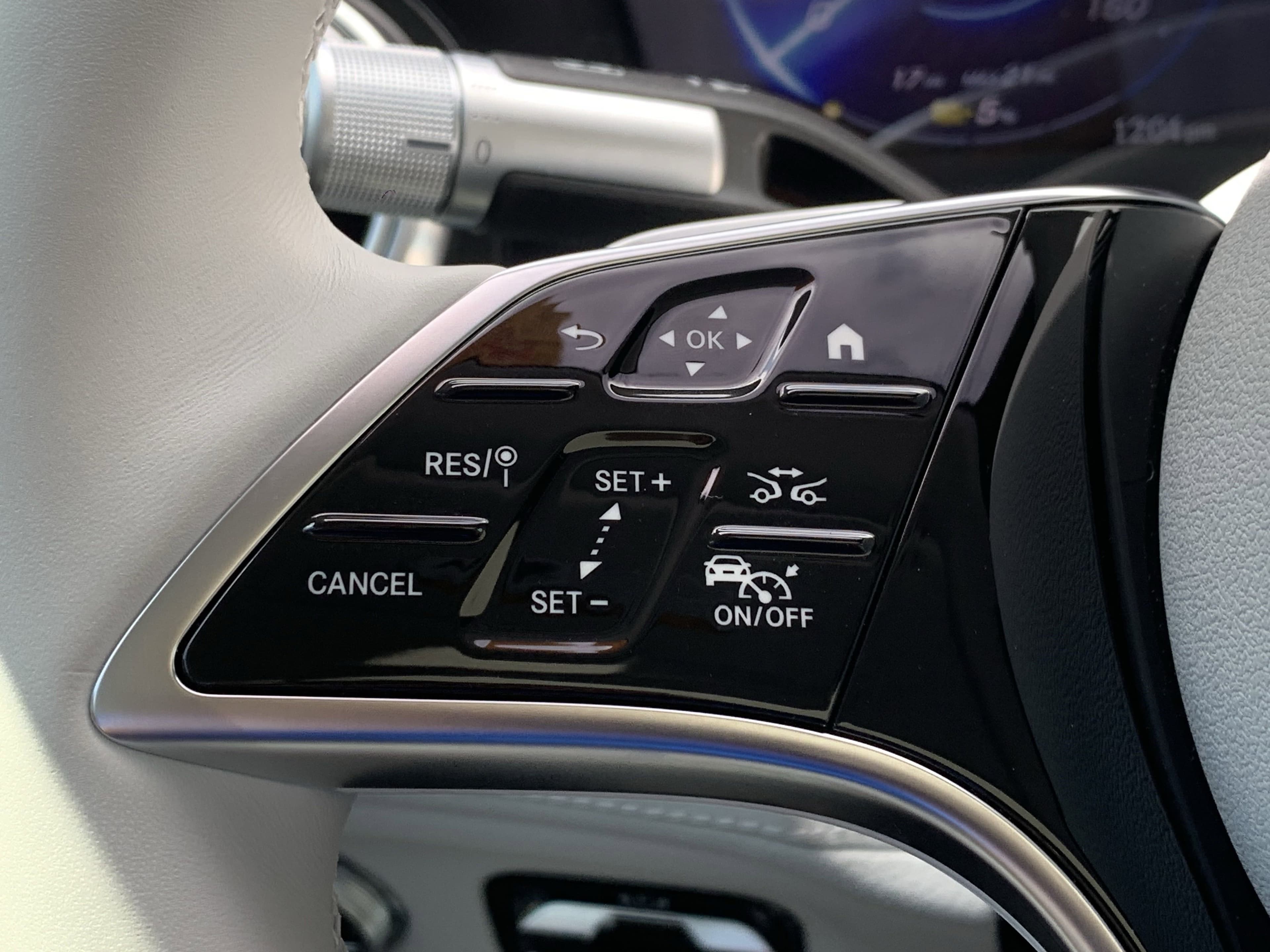 Vehicle photo 17