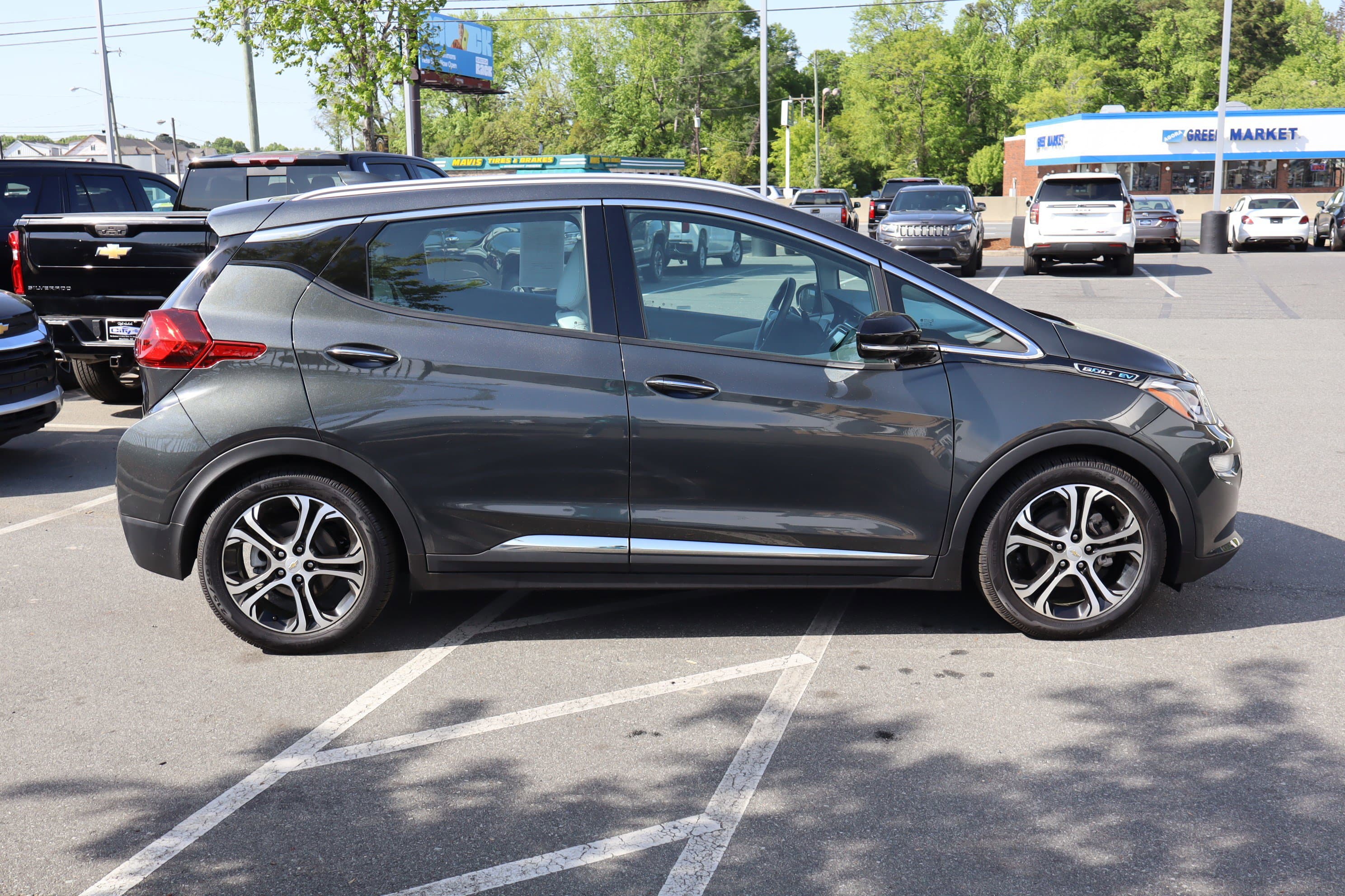 Vehicle photo 9