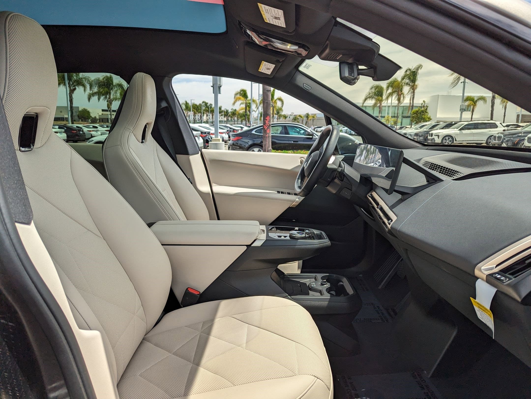 Vehicle photo 32
