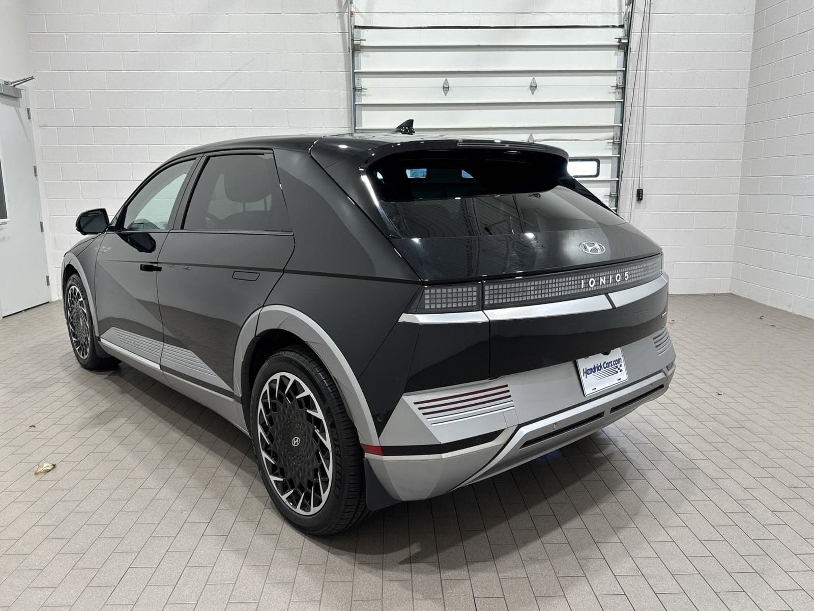 Vehicle photo 5