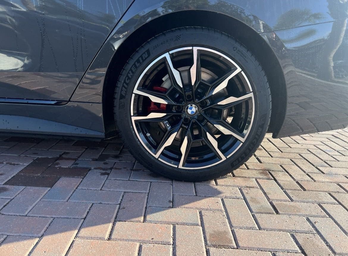 Vehicle photo 11