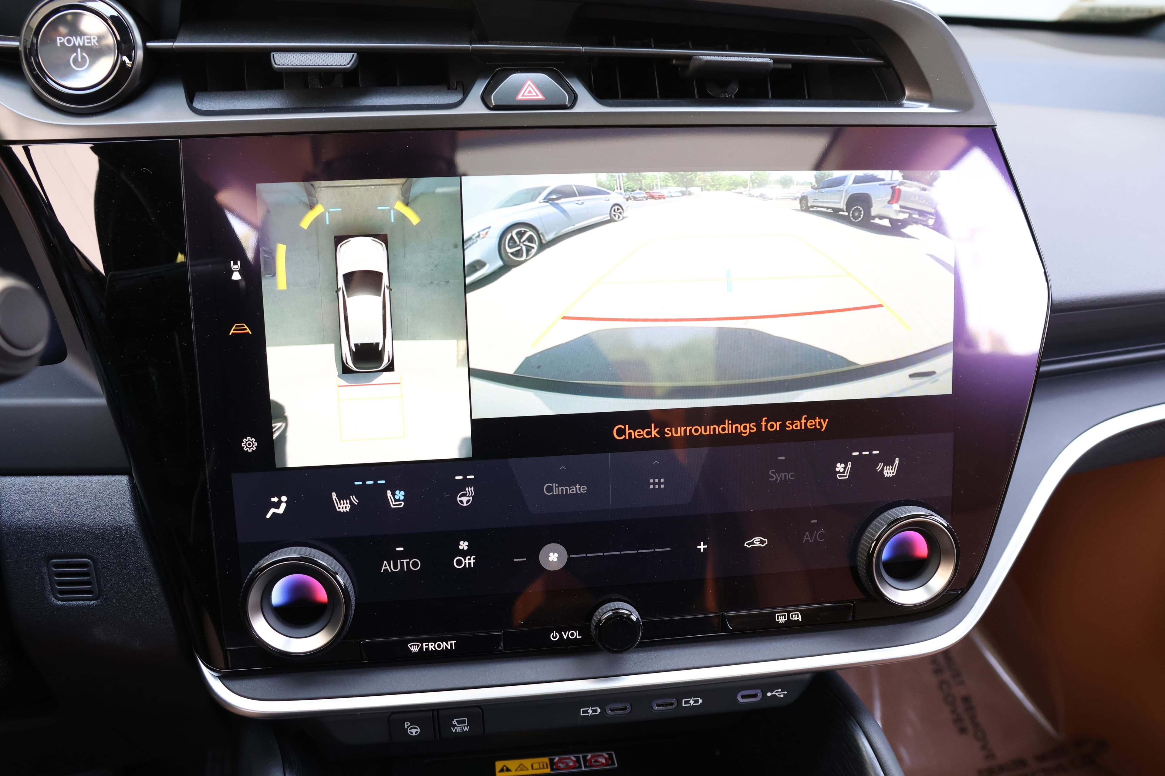 Vehicle photo 23