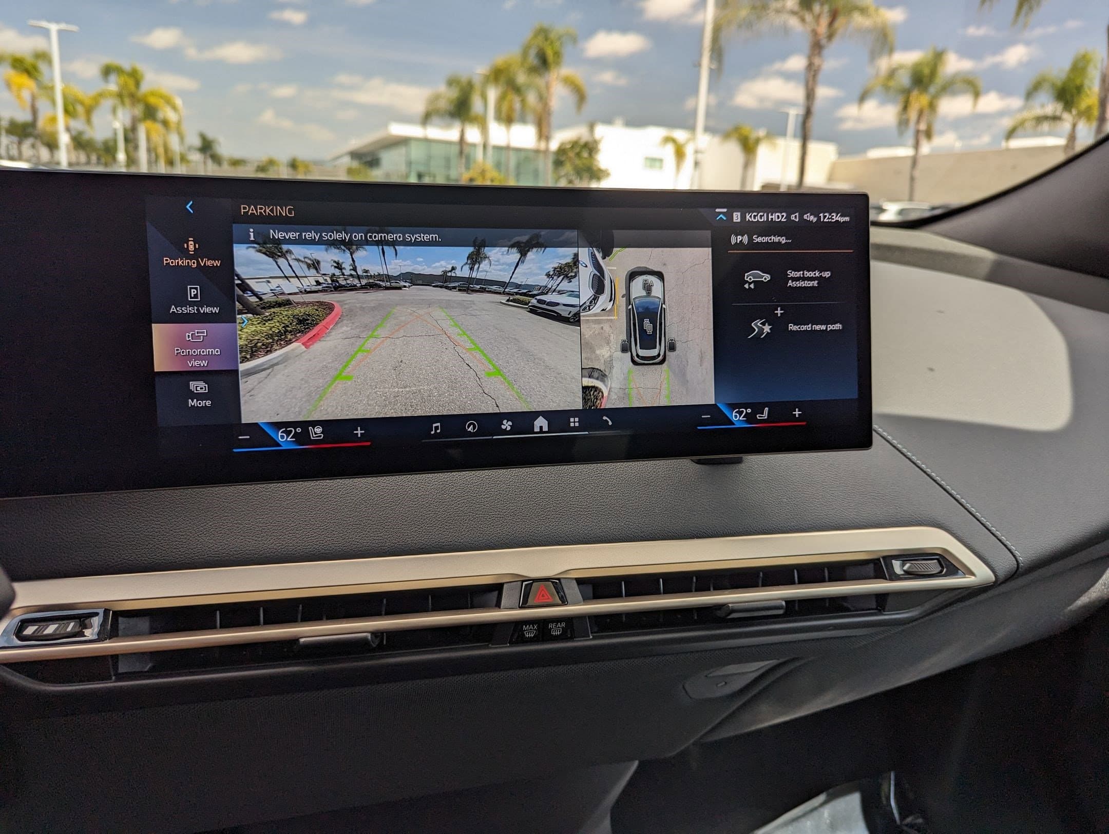 Vehicle photo 24