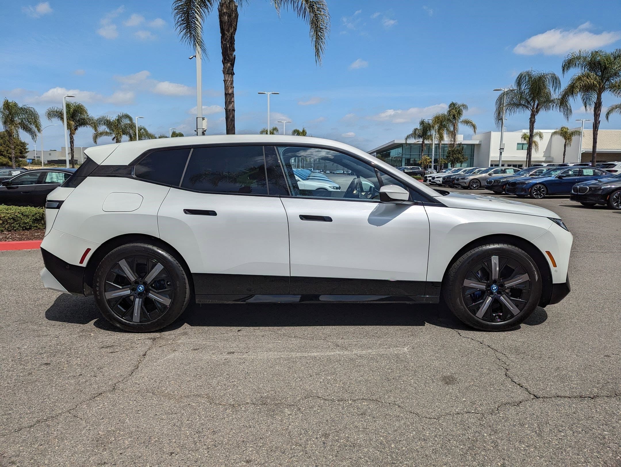Vehicle photo 9