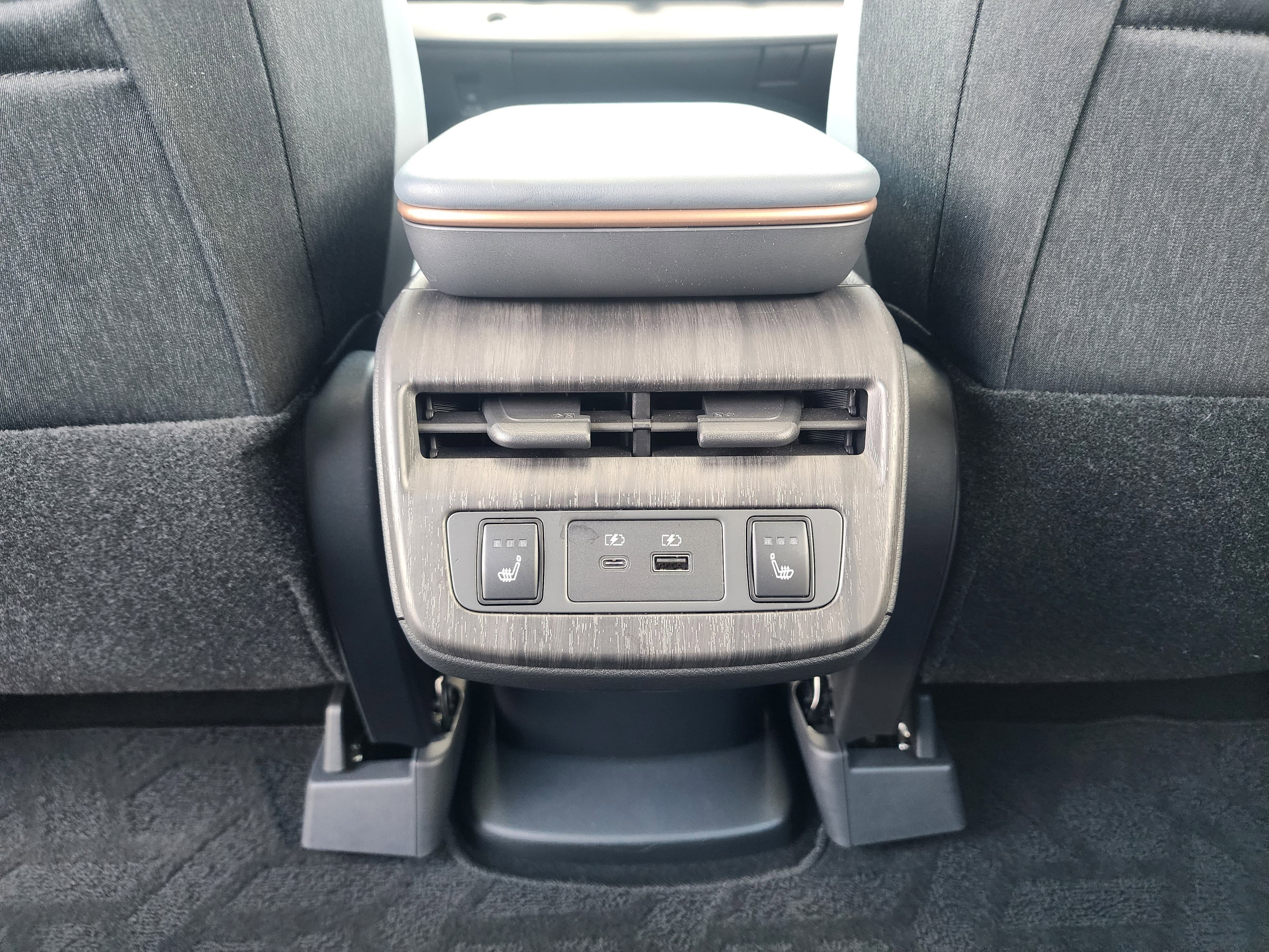 Vehicle photo 16