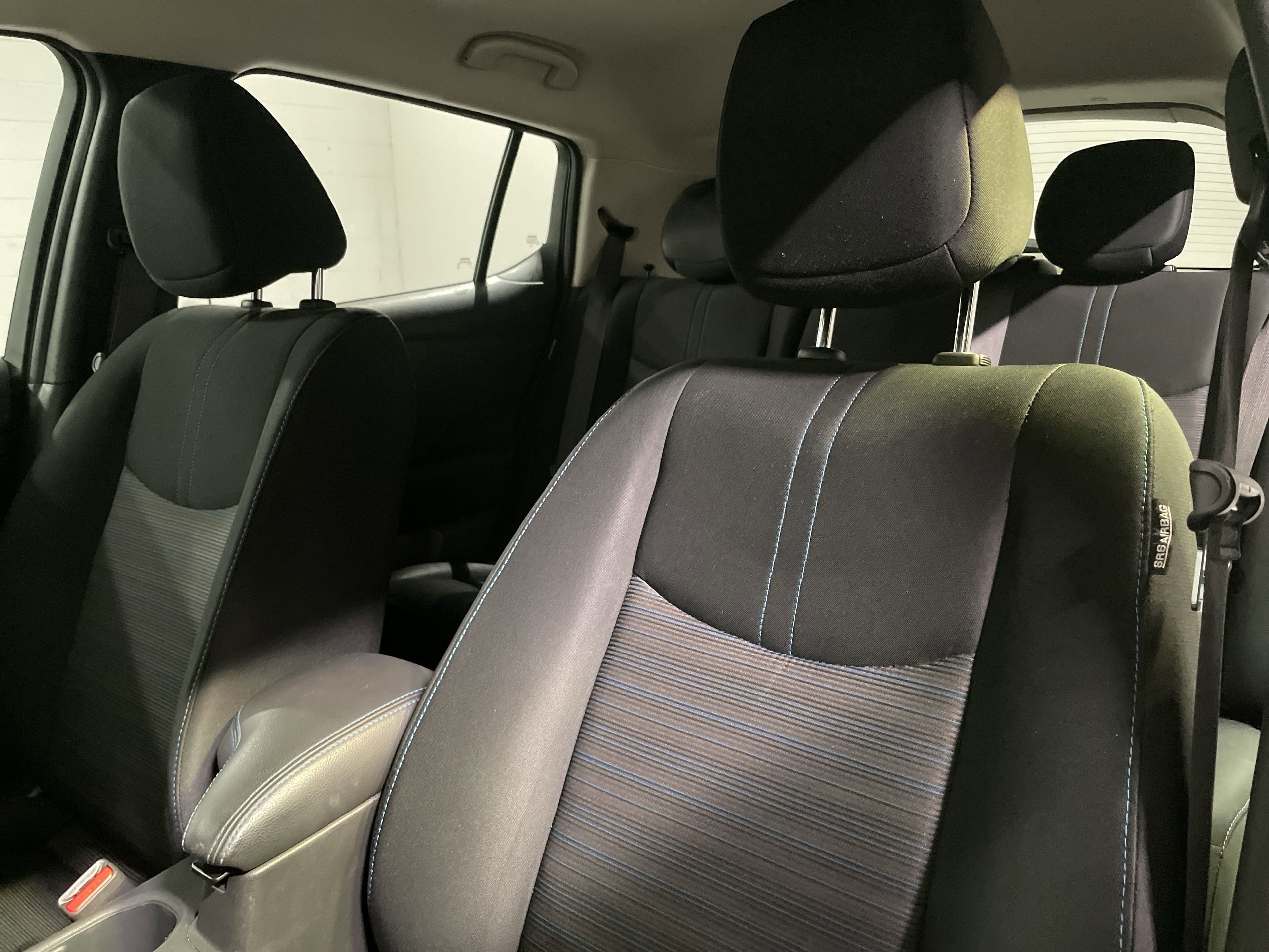 Vehicle photo 26