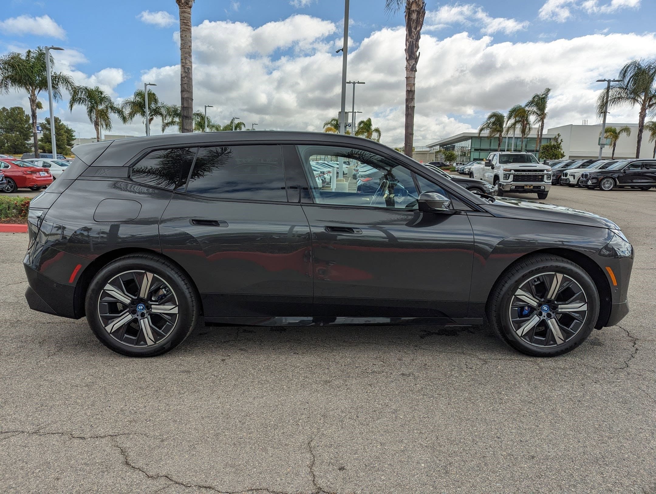 Vehicle photo 9
