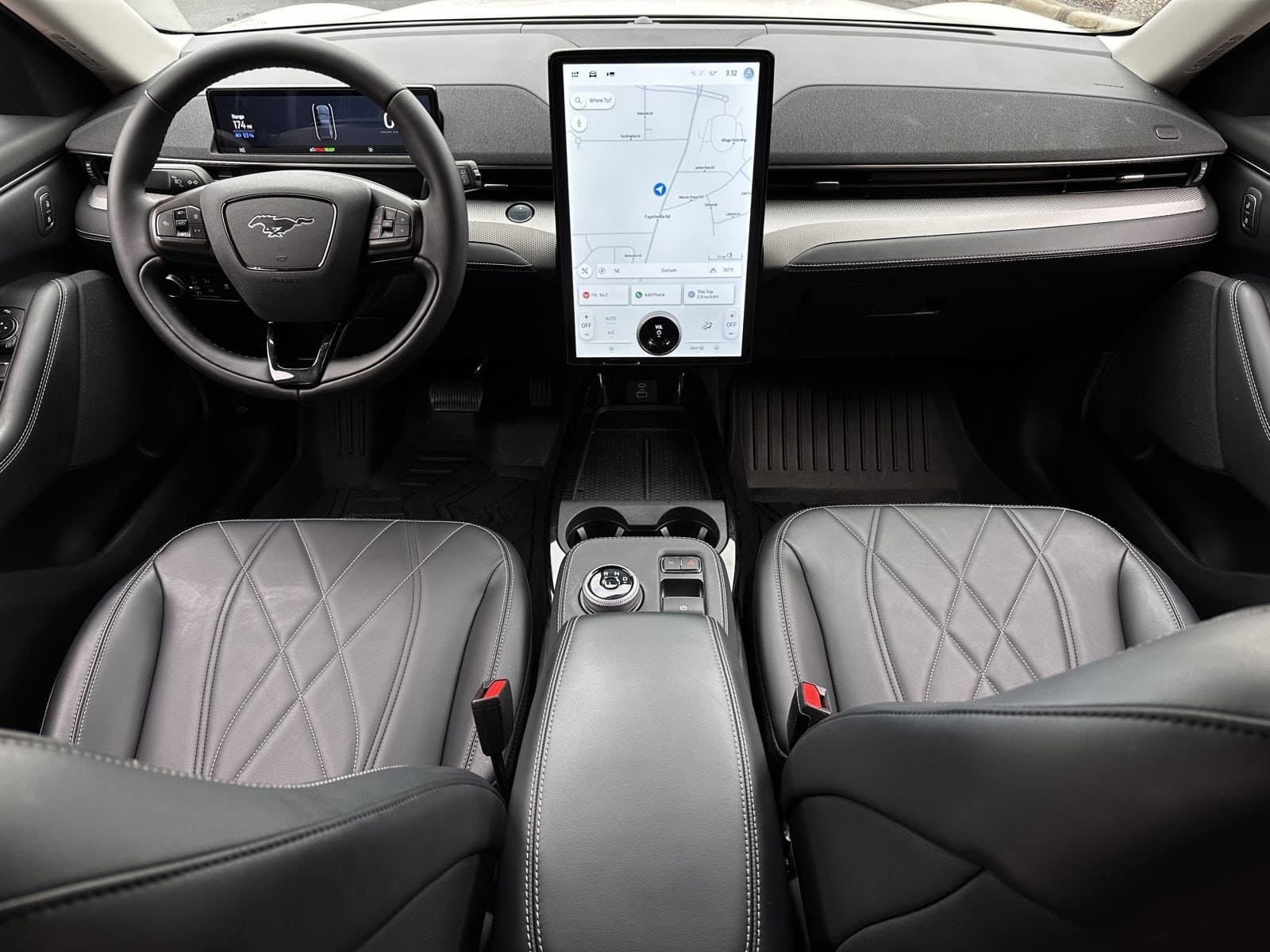 Vehicle photo 24