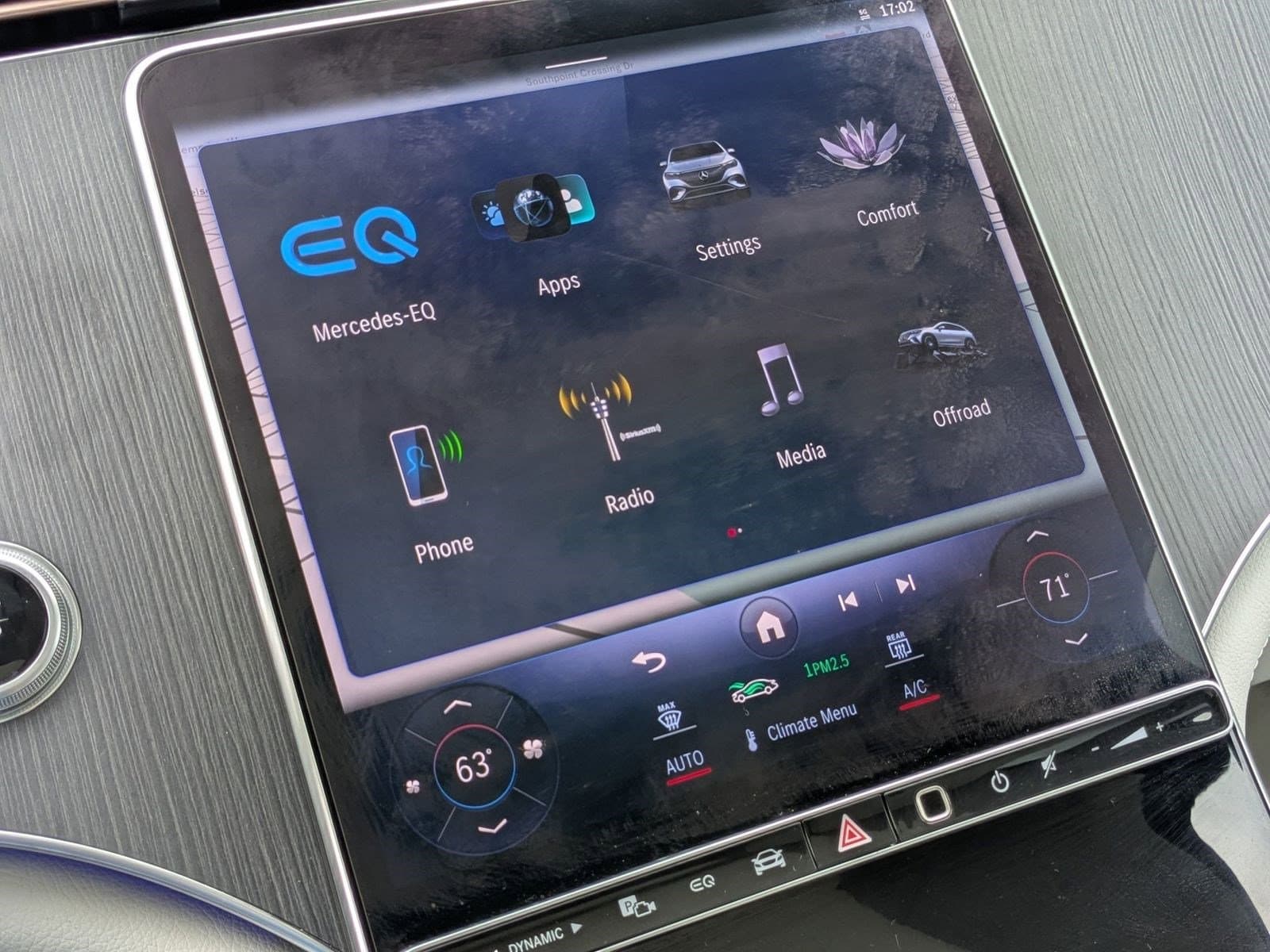Vehicle photo 19