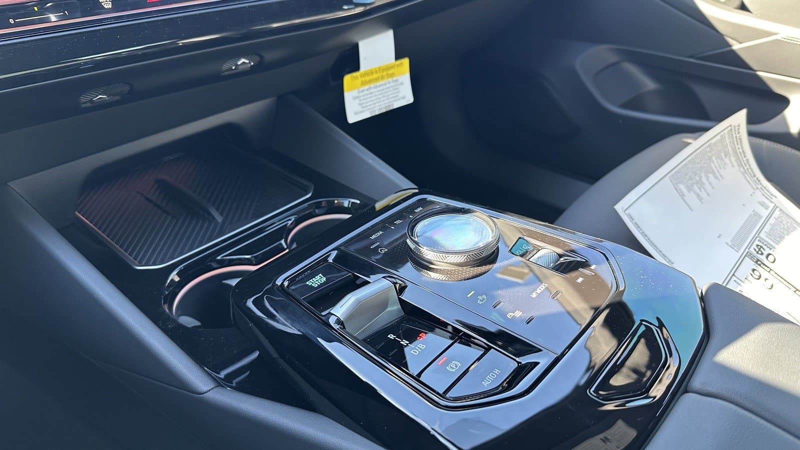 Vehicle photo 23