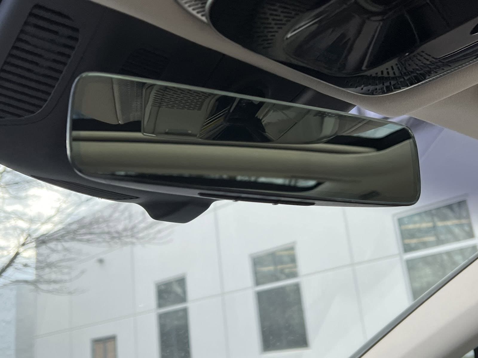 Vehicle photo 25