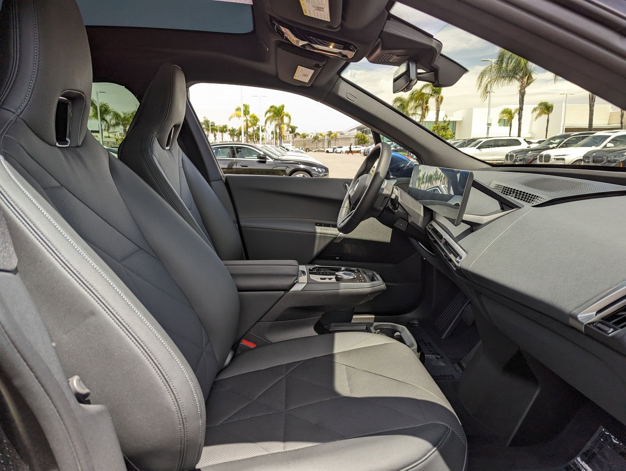 Vehicle photo 32