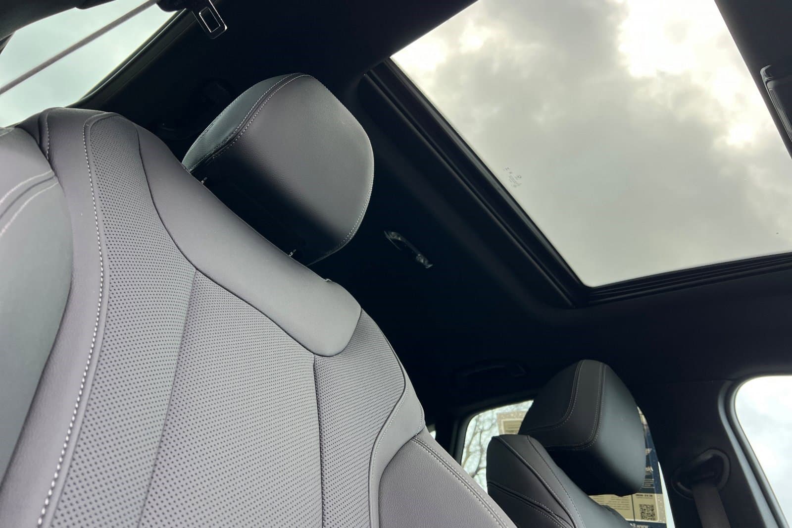 Vehicle photo 18