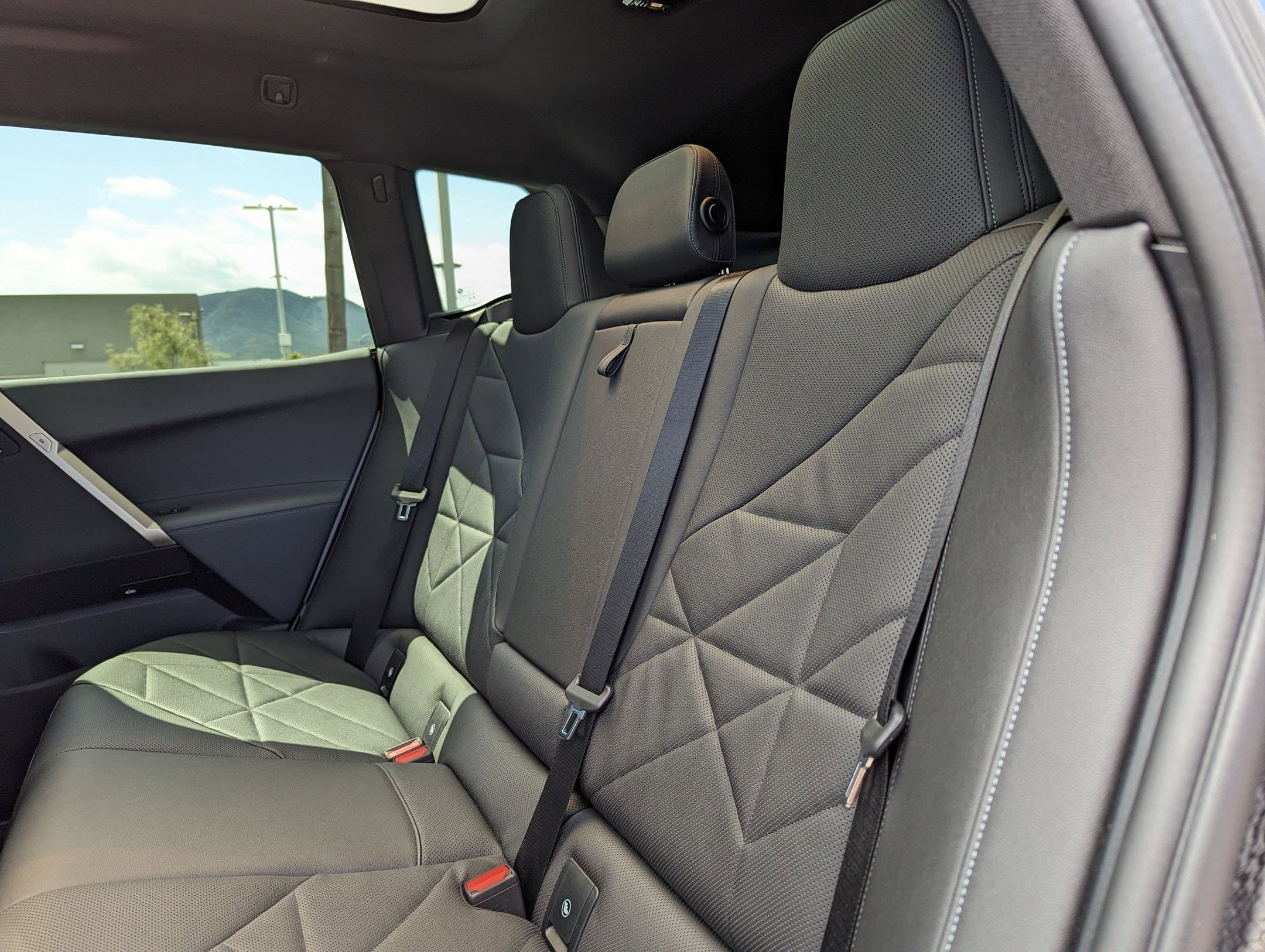 Vehicle photo 30