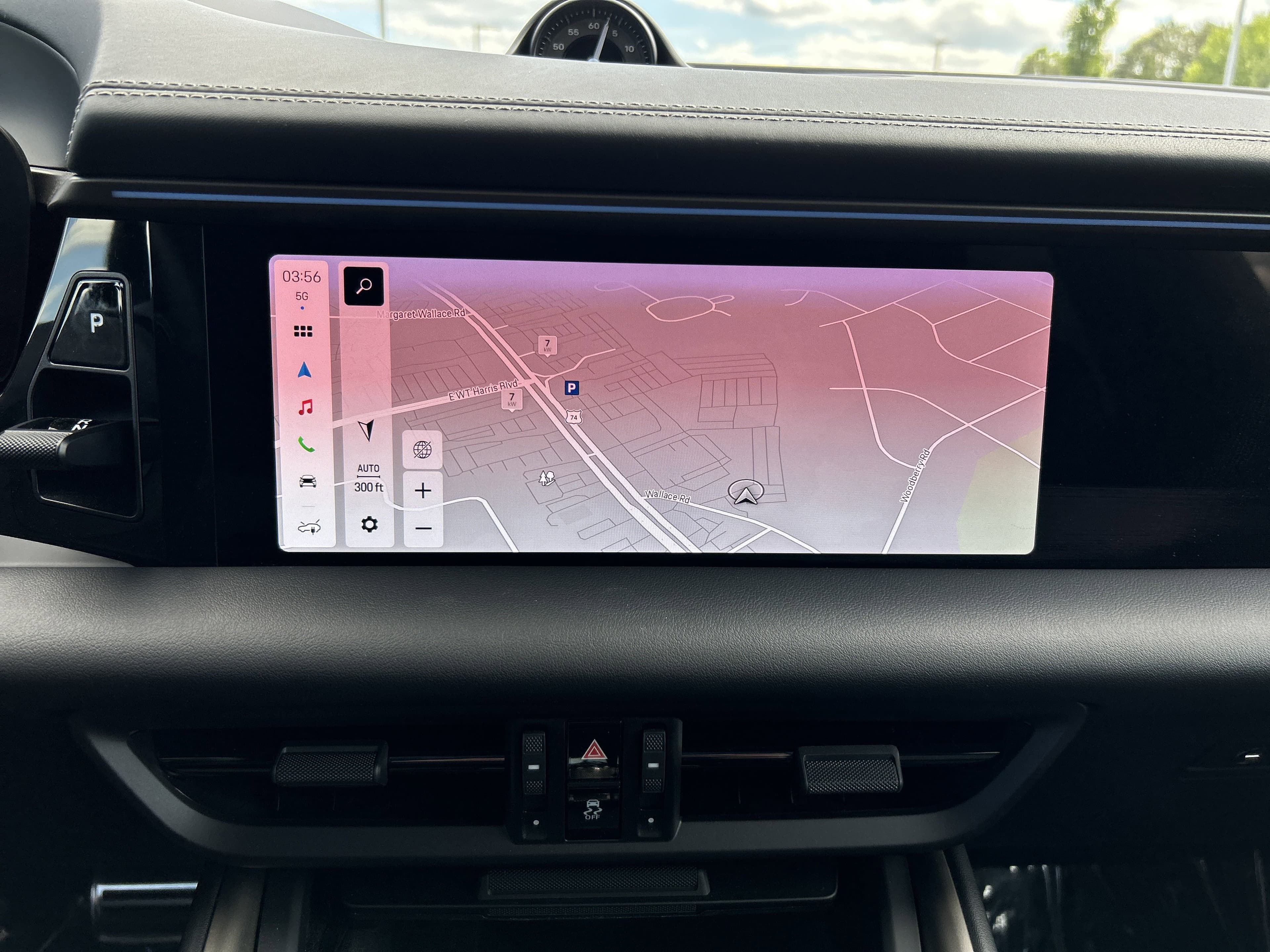 Vehicle photo 21