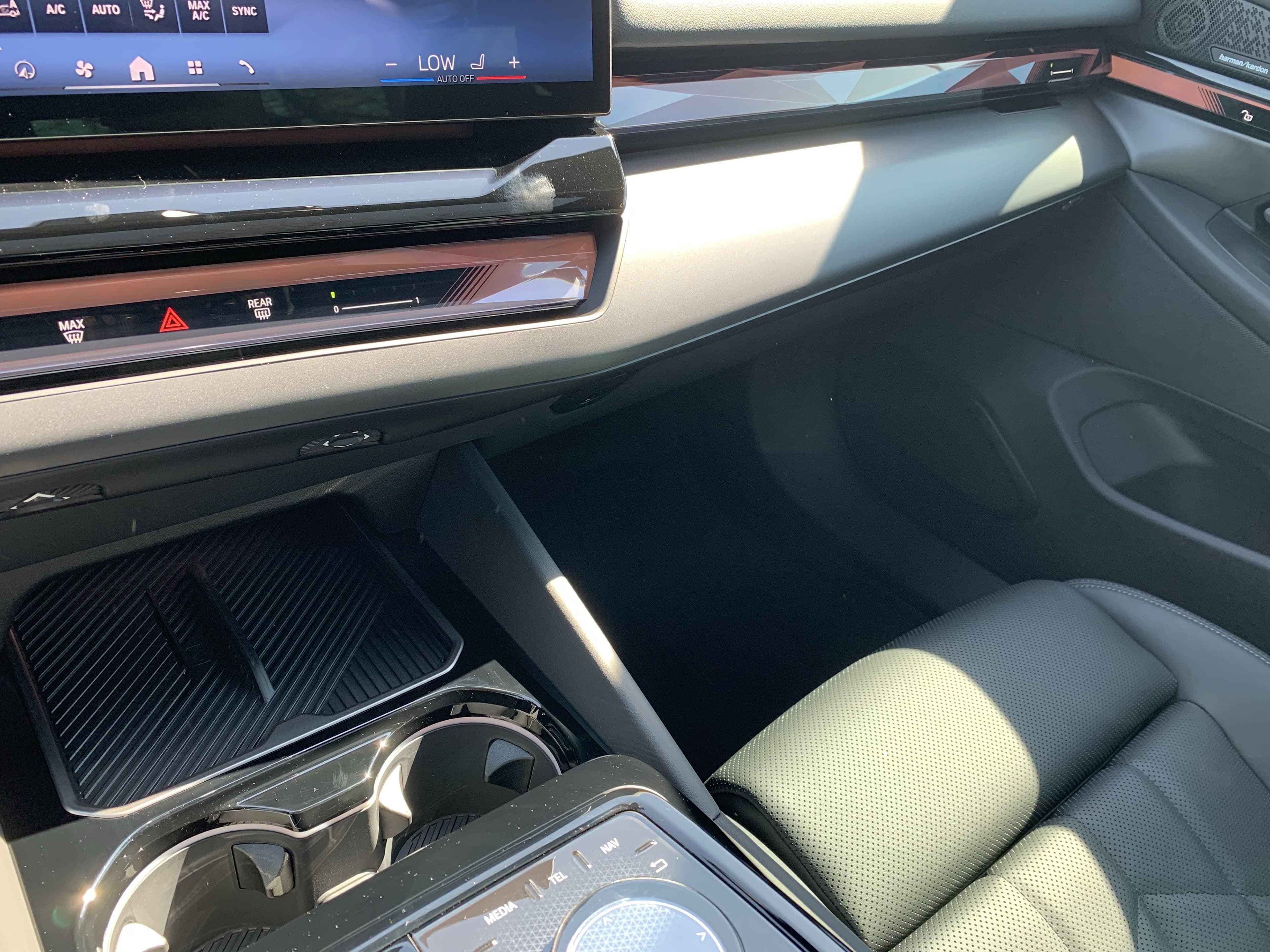 Vehicle photo 15