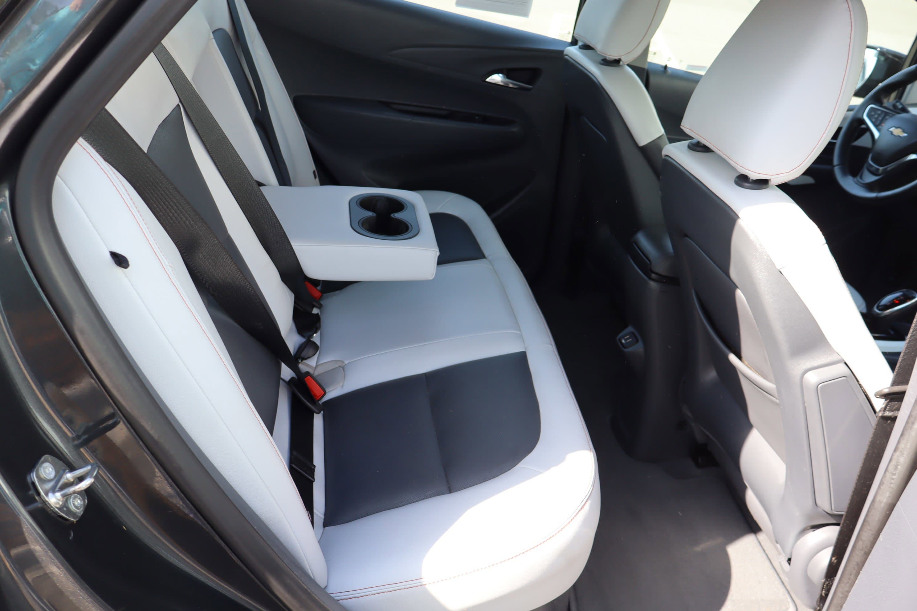 Vehicle photo 32