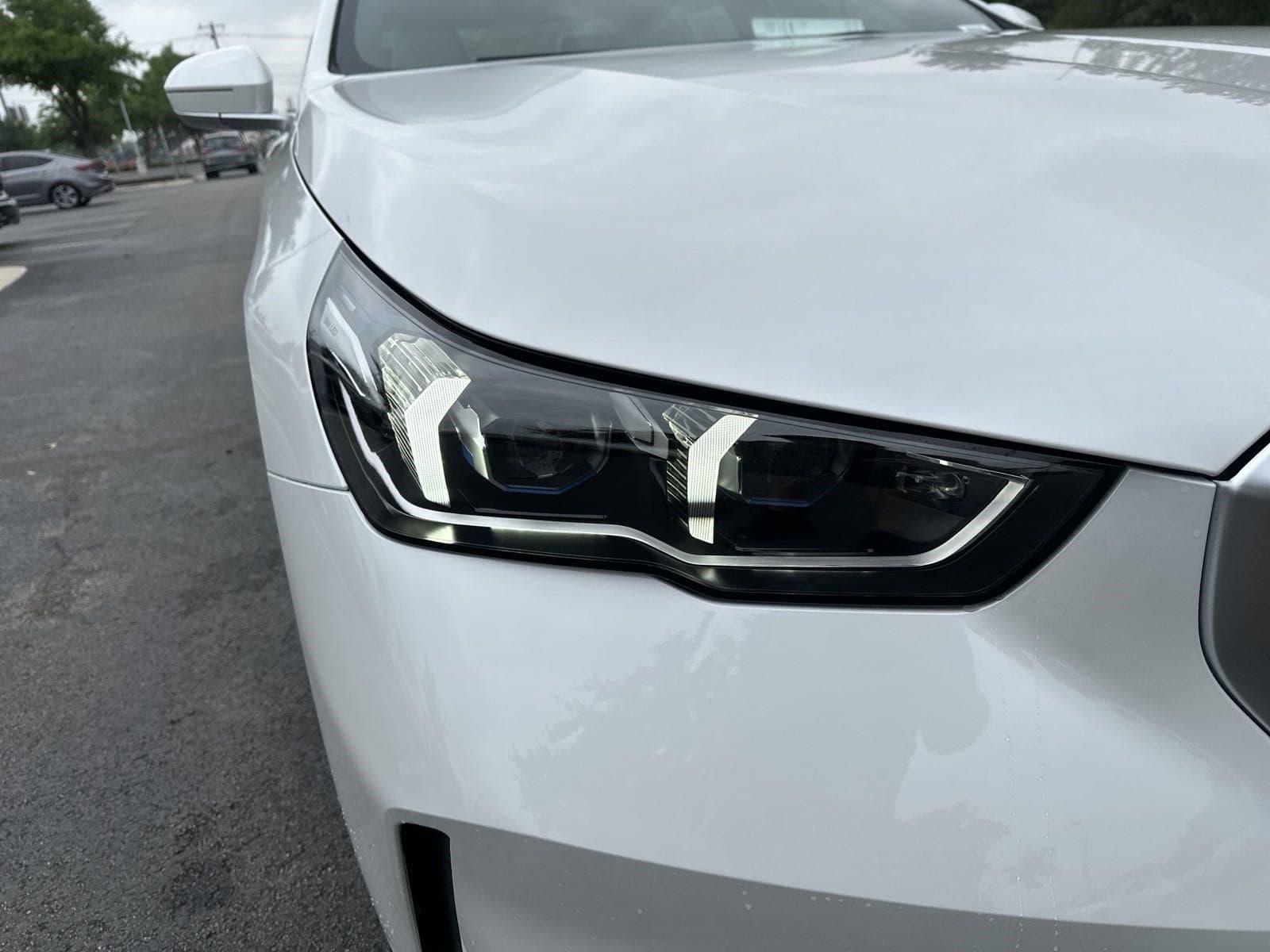 Vehicle photo 9