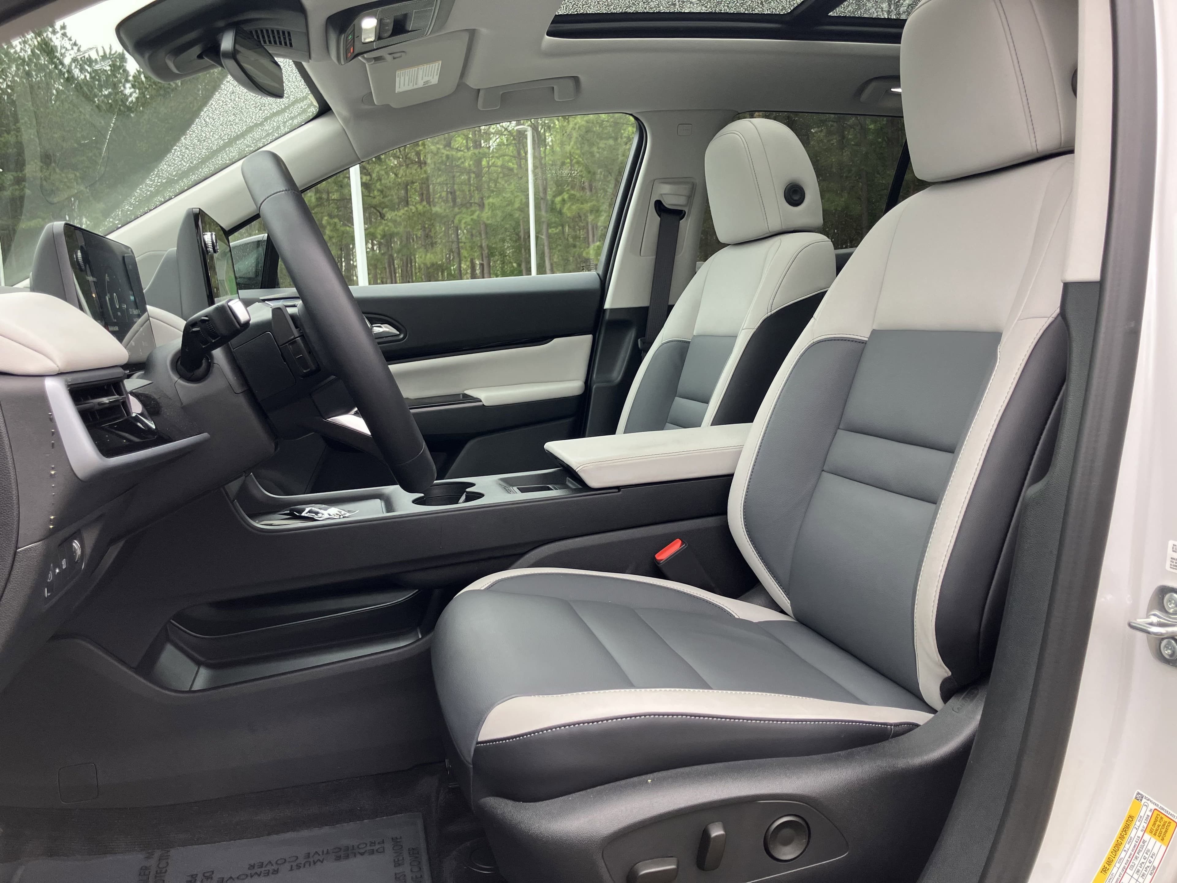 Vehicle photo 14