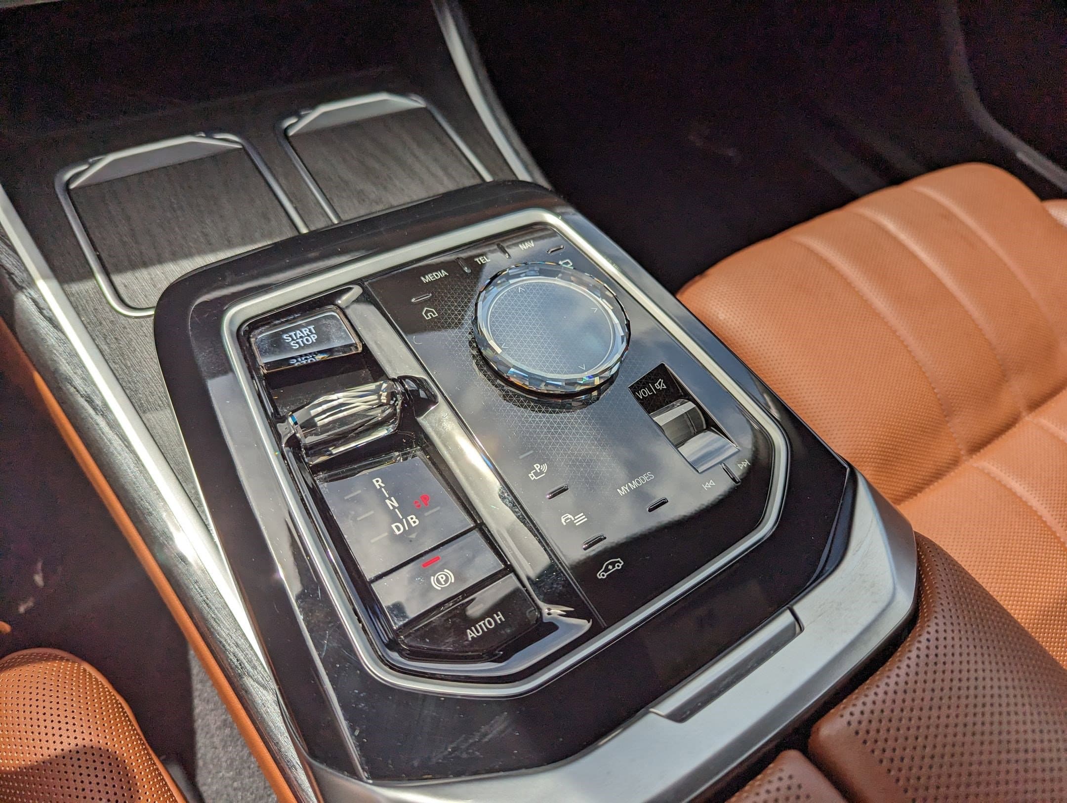 Vehicle photo 25