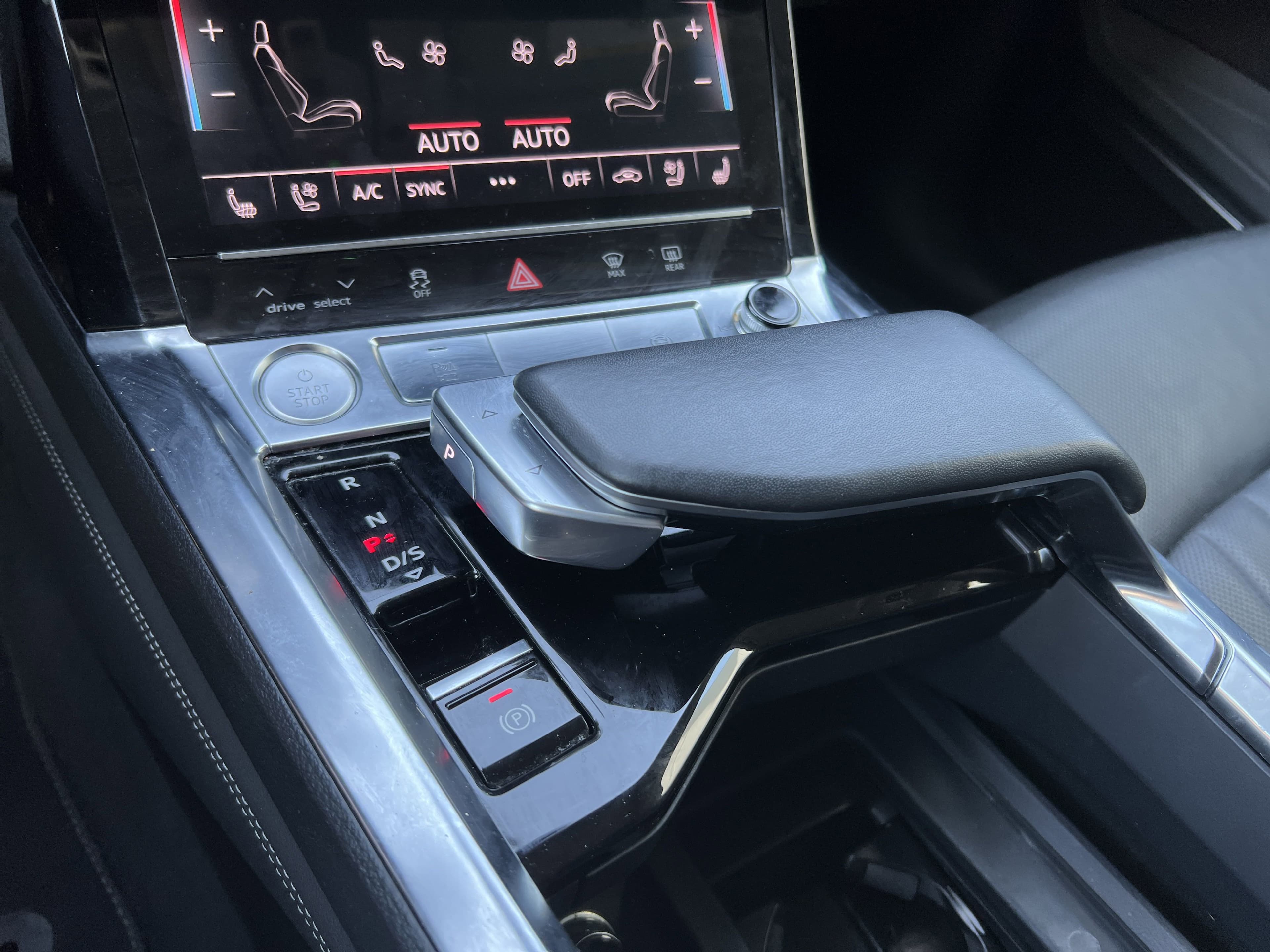 Vehicle photo 24