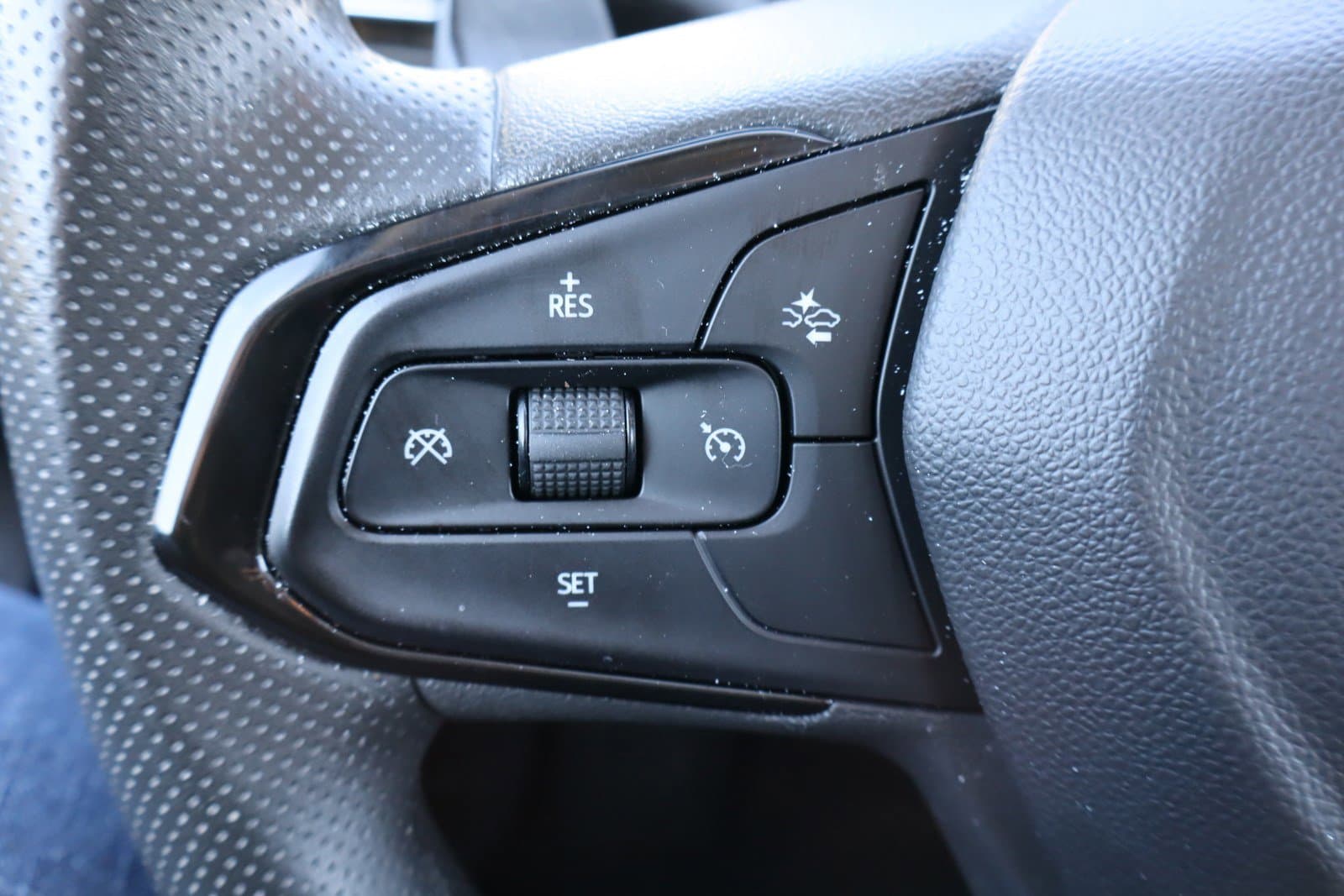 Vehicle photo 17