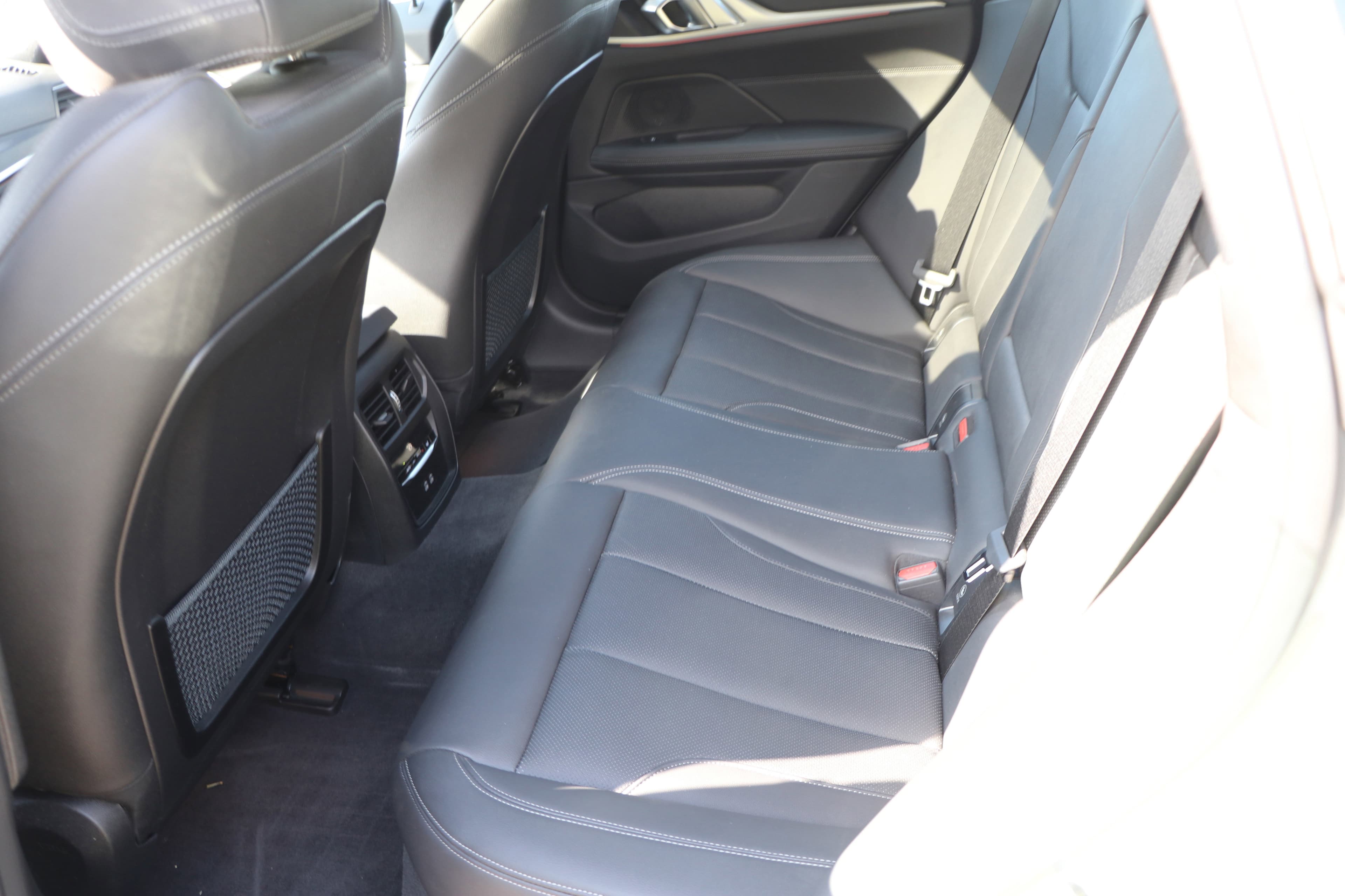 Vehicle photo 33