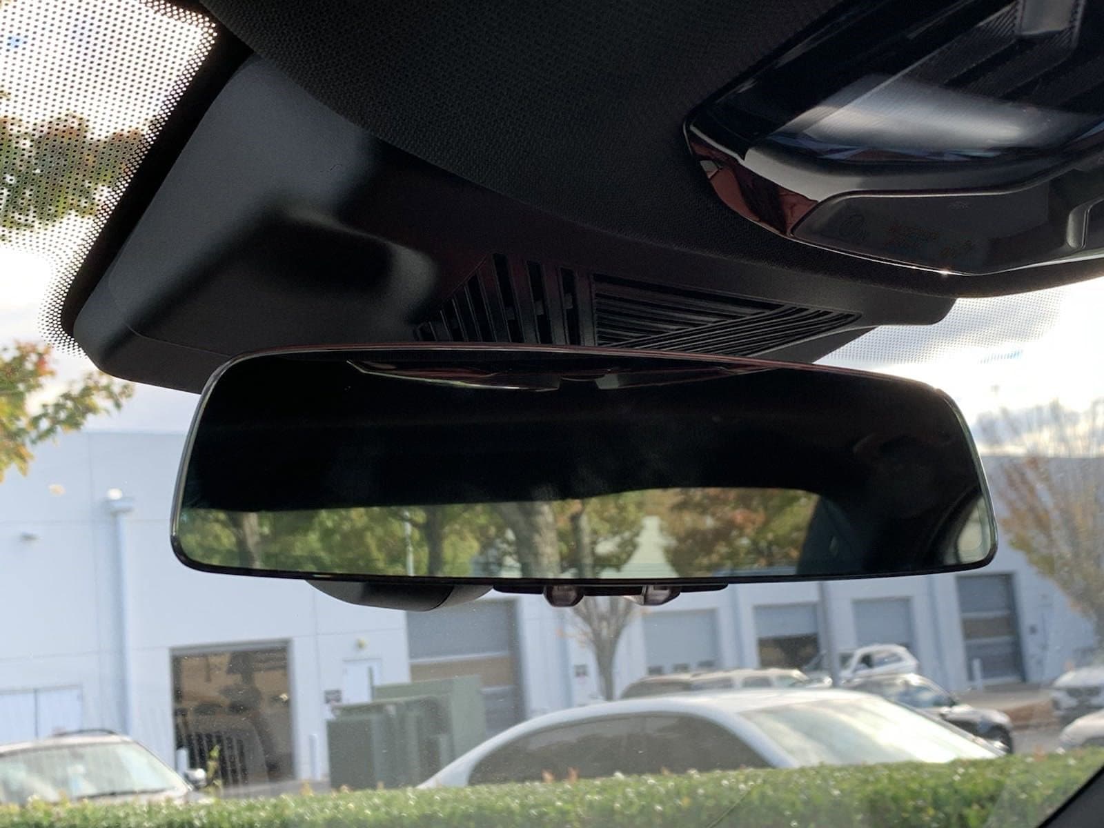 Vehicle photo 28
