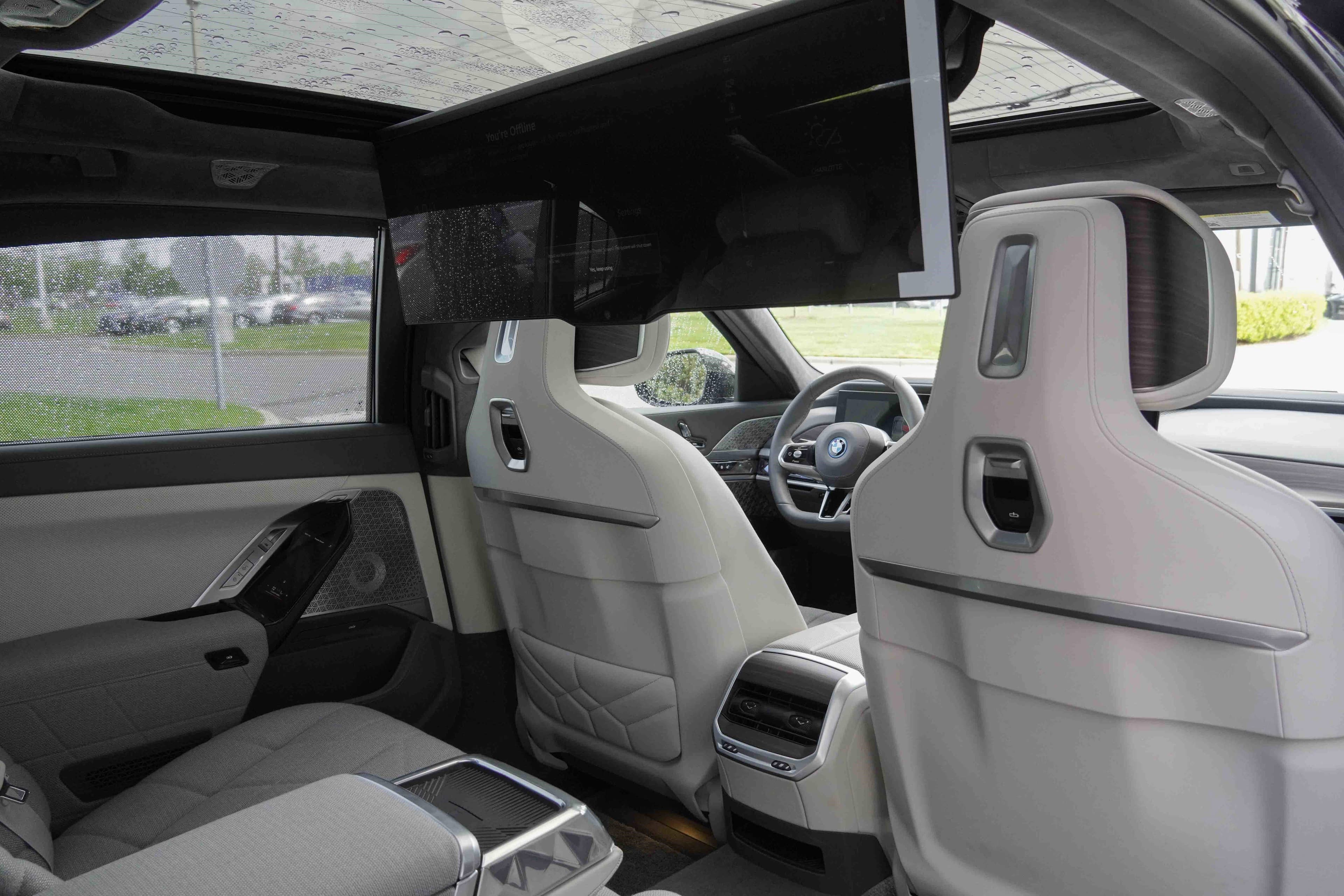 Vehicle photo 31
