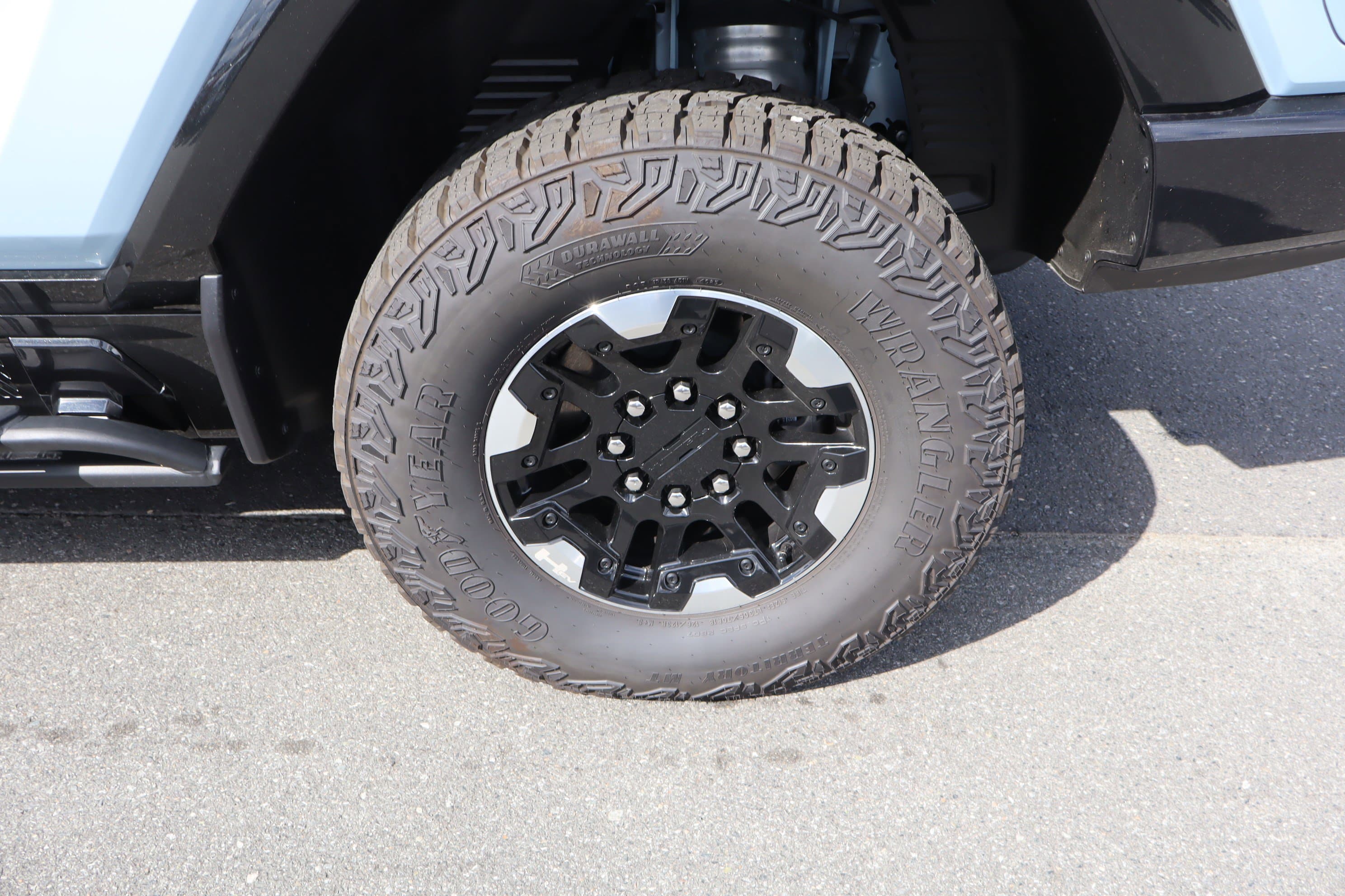 Vehicle photo 42