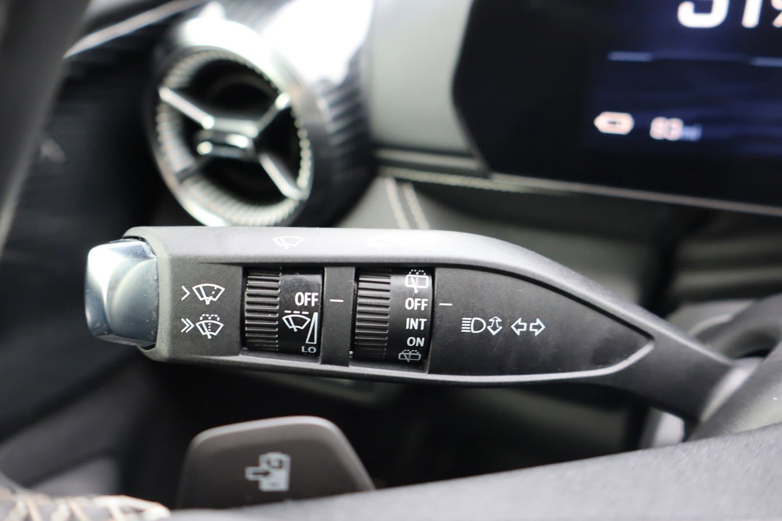 Vehicle photo 21