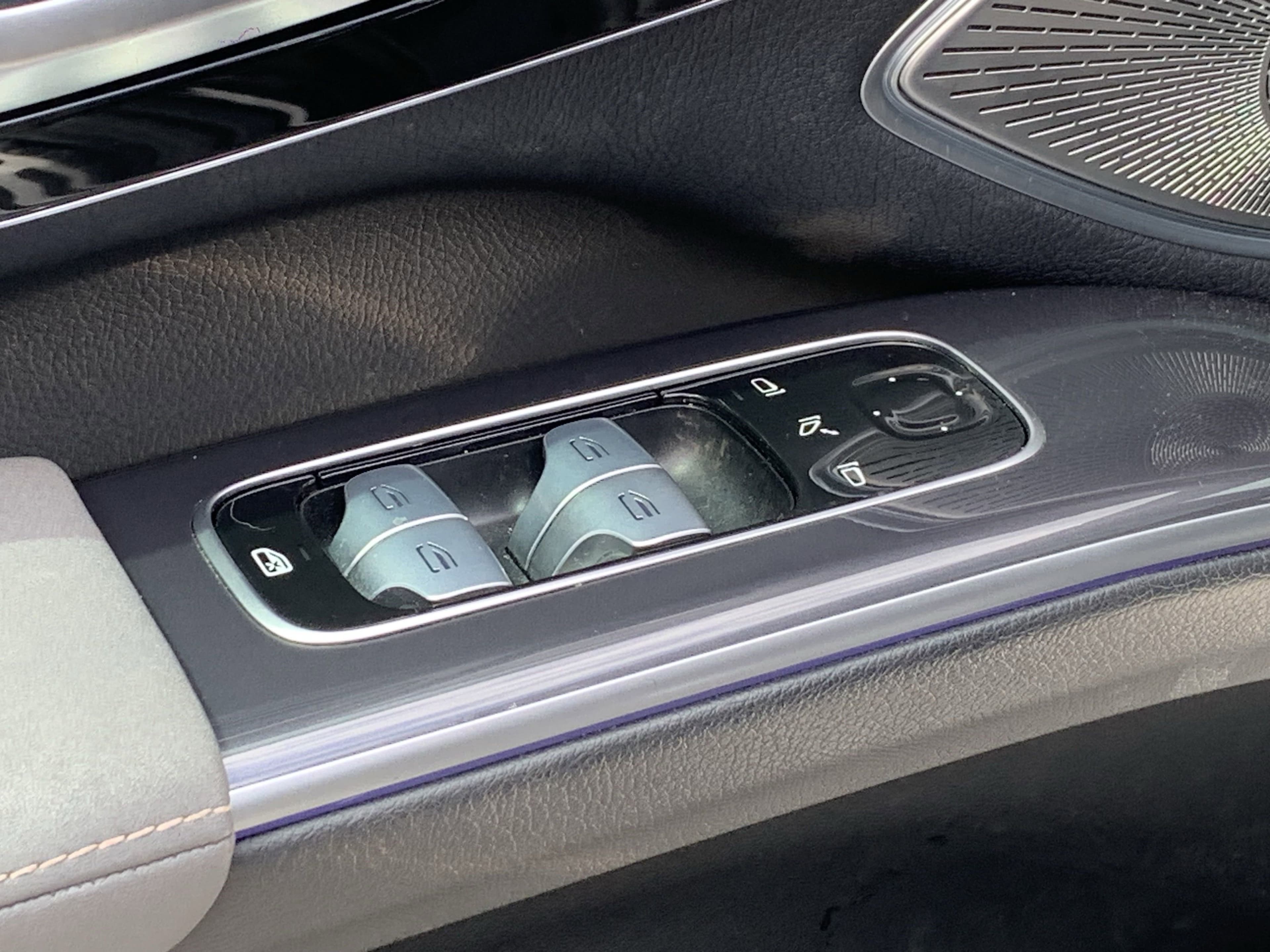 Vehicle photo 13