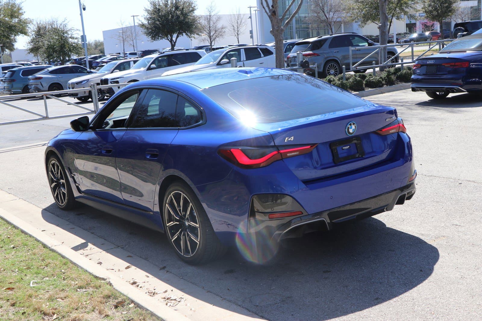 Vehicle photo 11