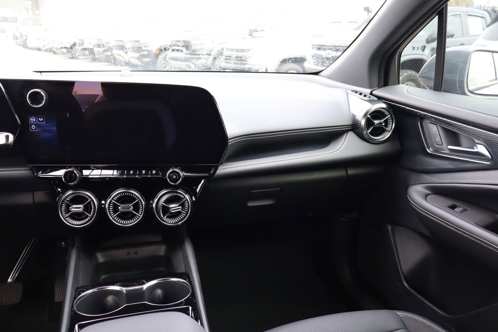 Vehicle photo 11
