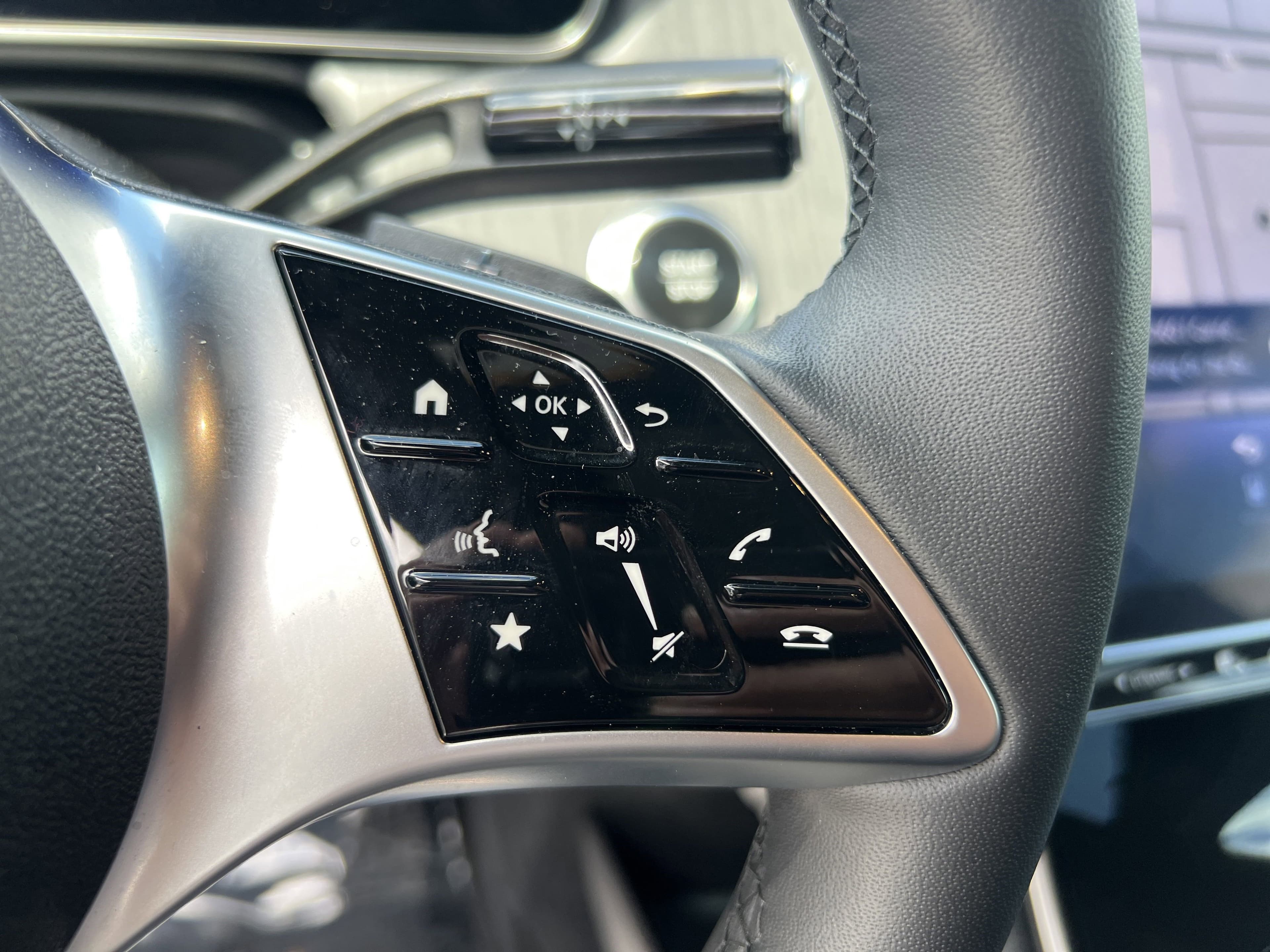 Vehicle photo 18