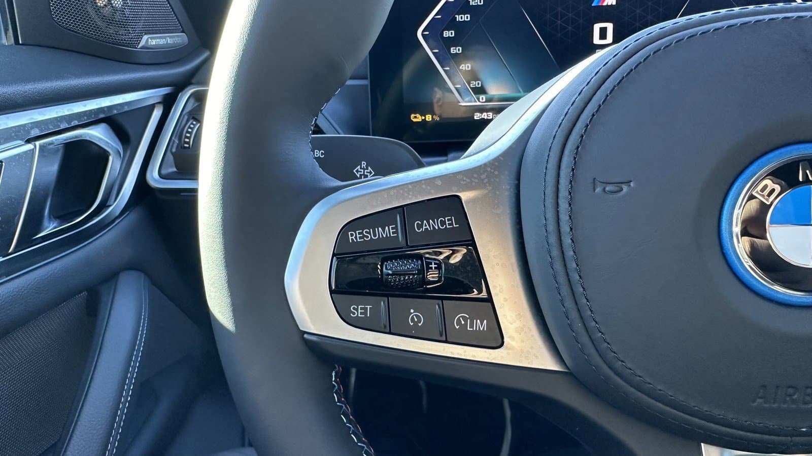 Vehicle photo 16