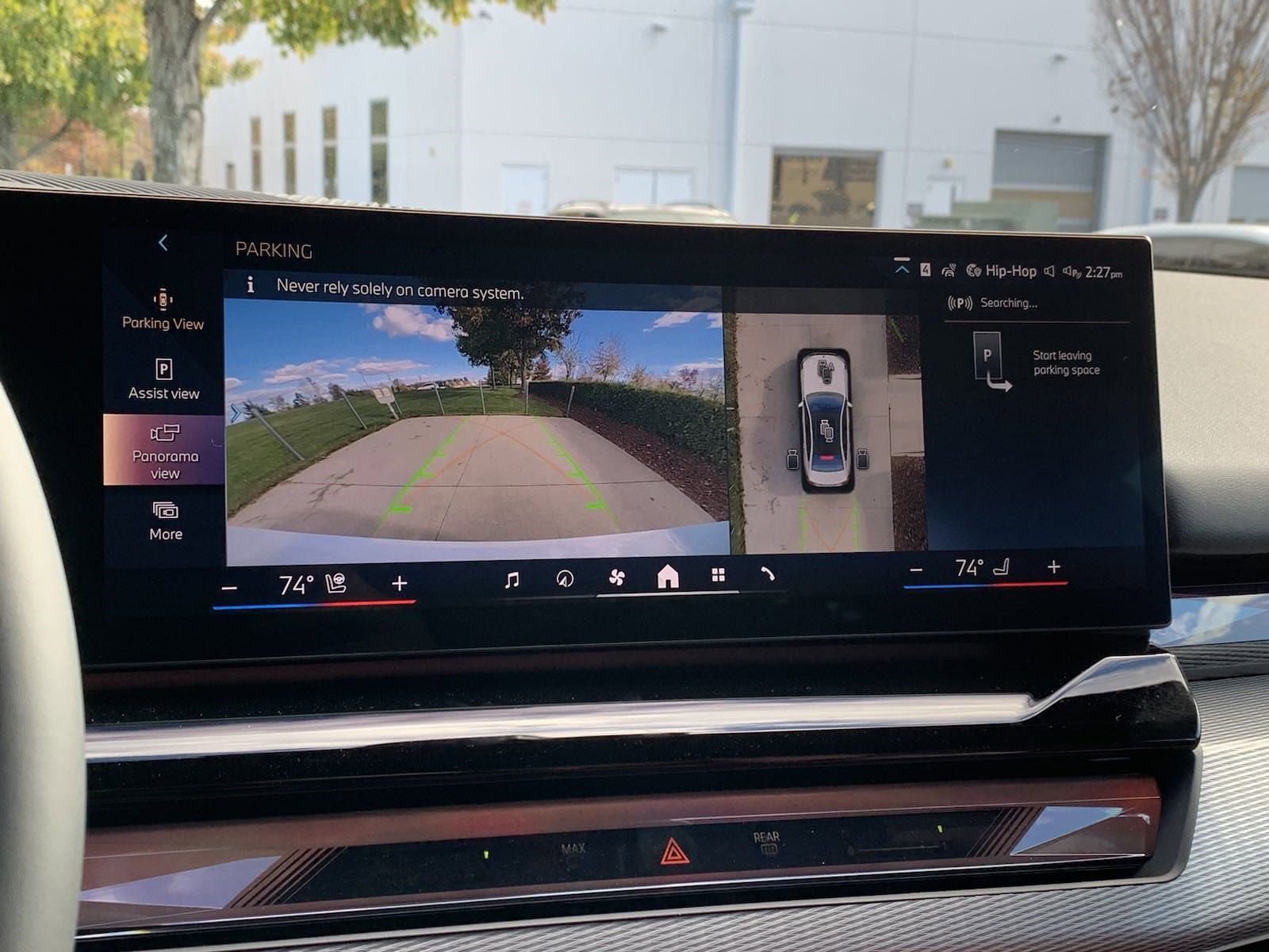 Vehicle photo 26
