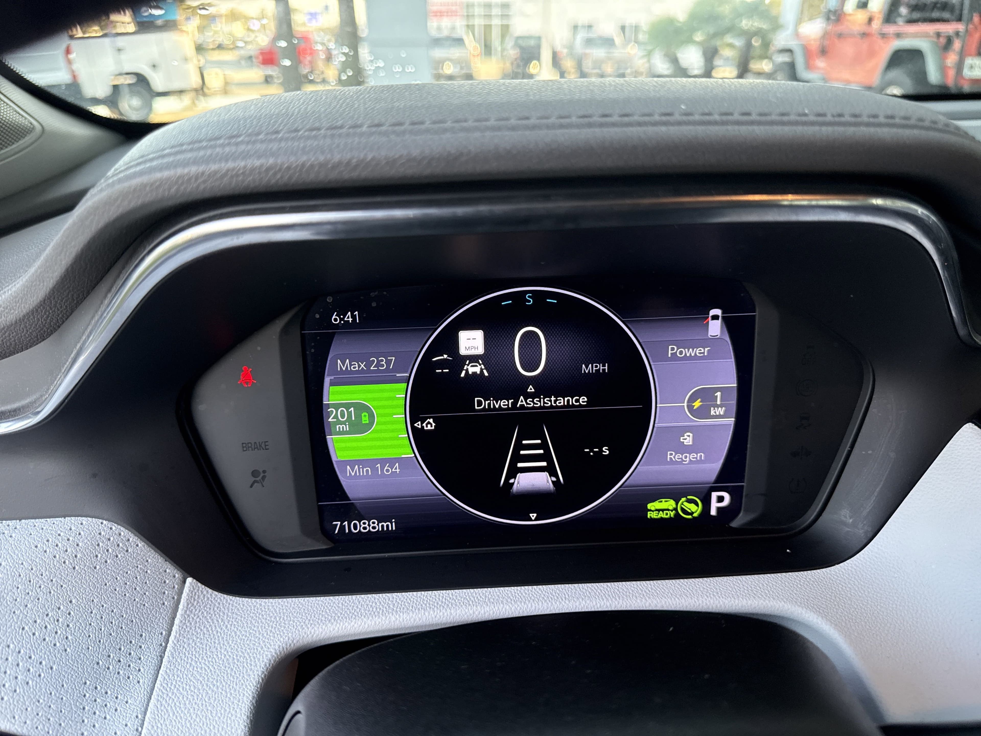 Vehicle photo 19