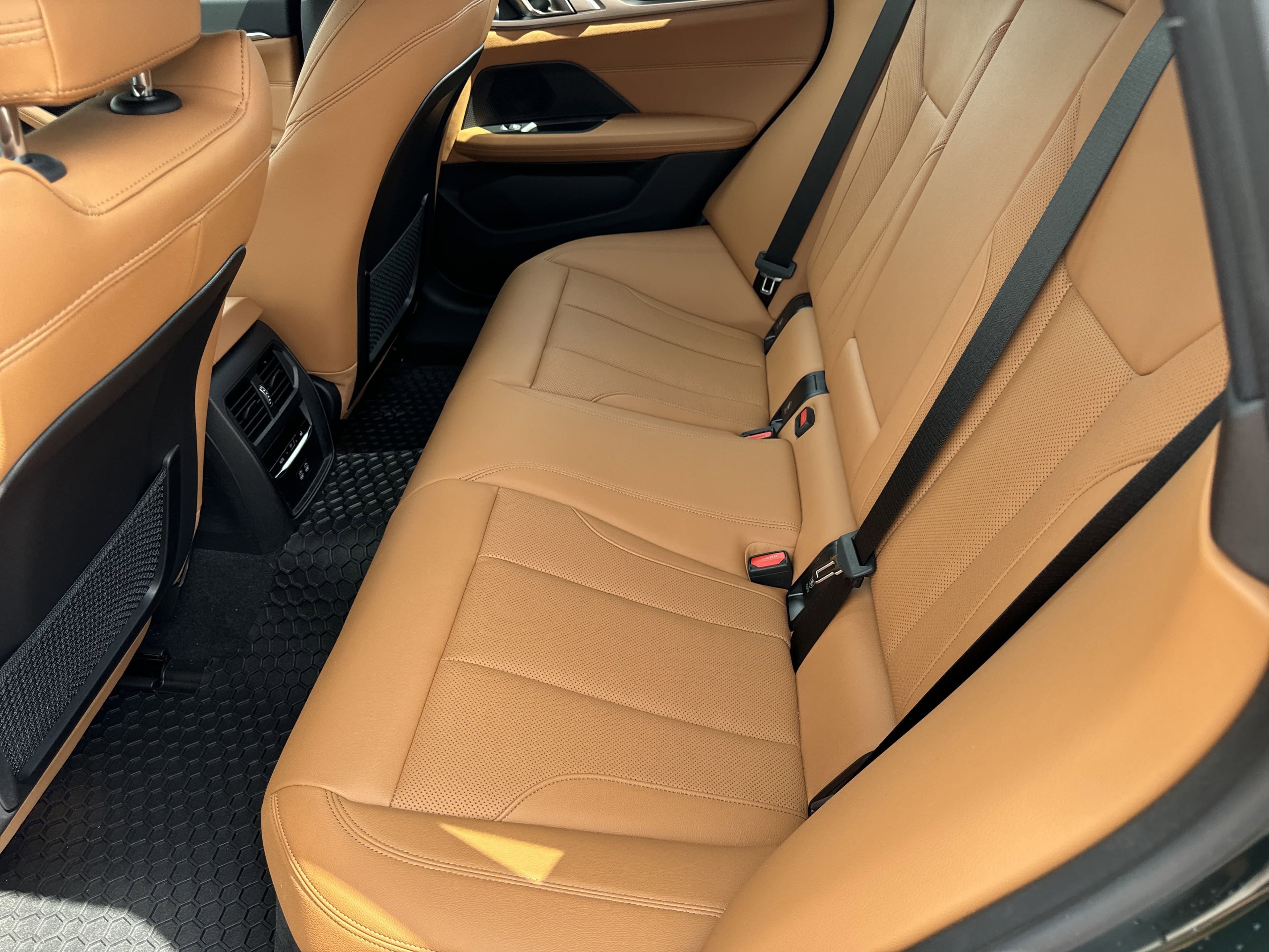 Vehicle photo 29