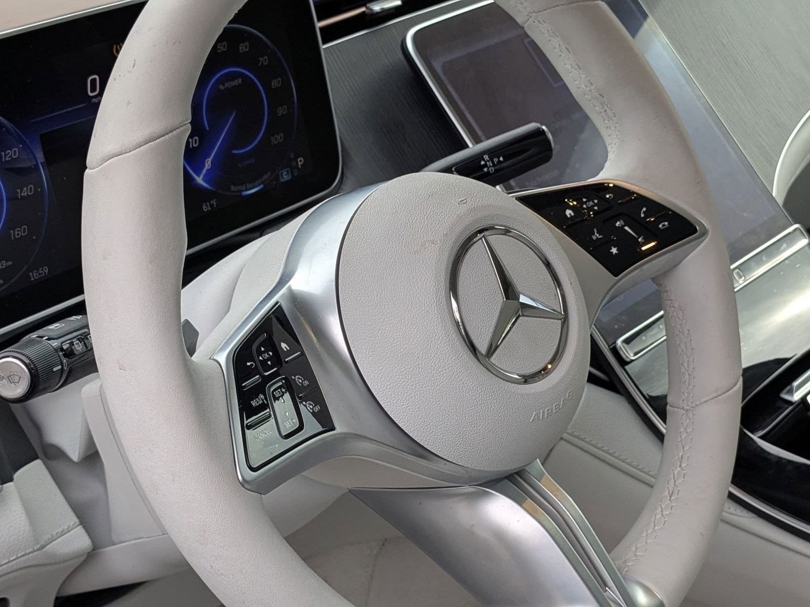 Vehicle photo 14