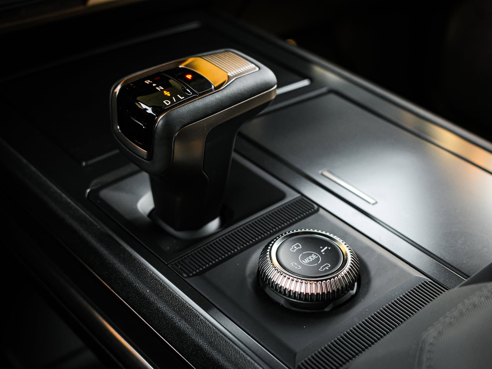 Vehicle photo 25