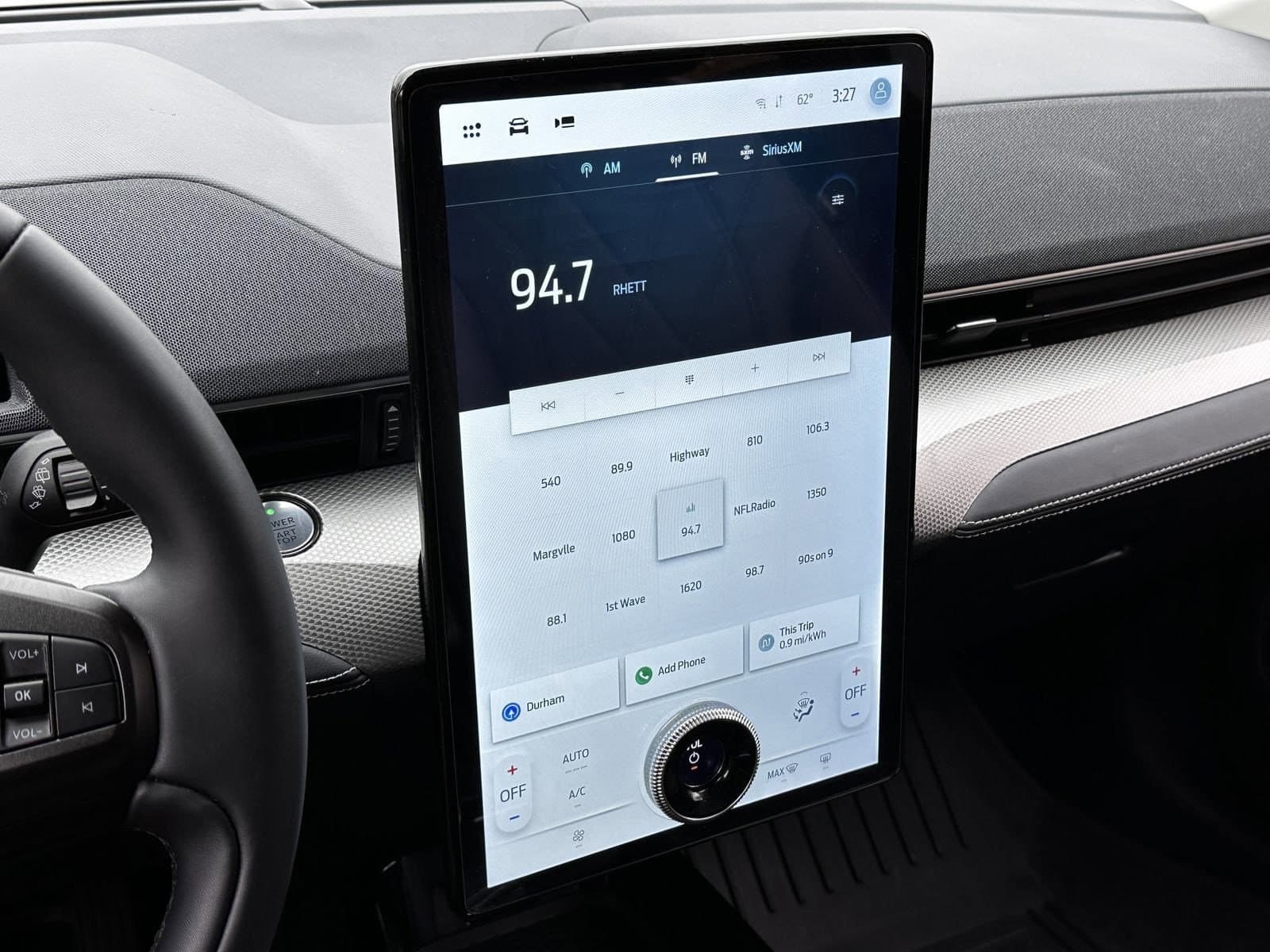 Vehicle photo 19