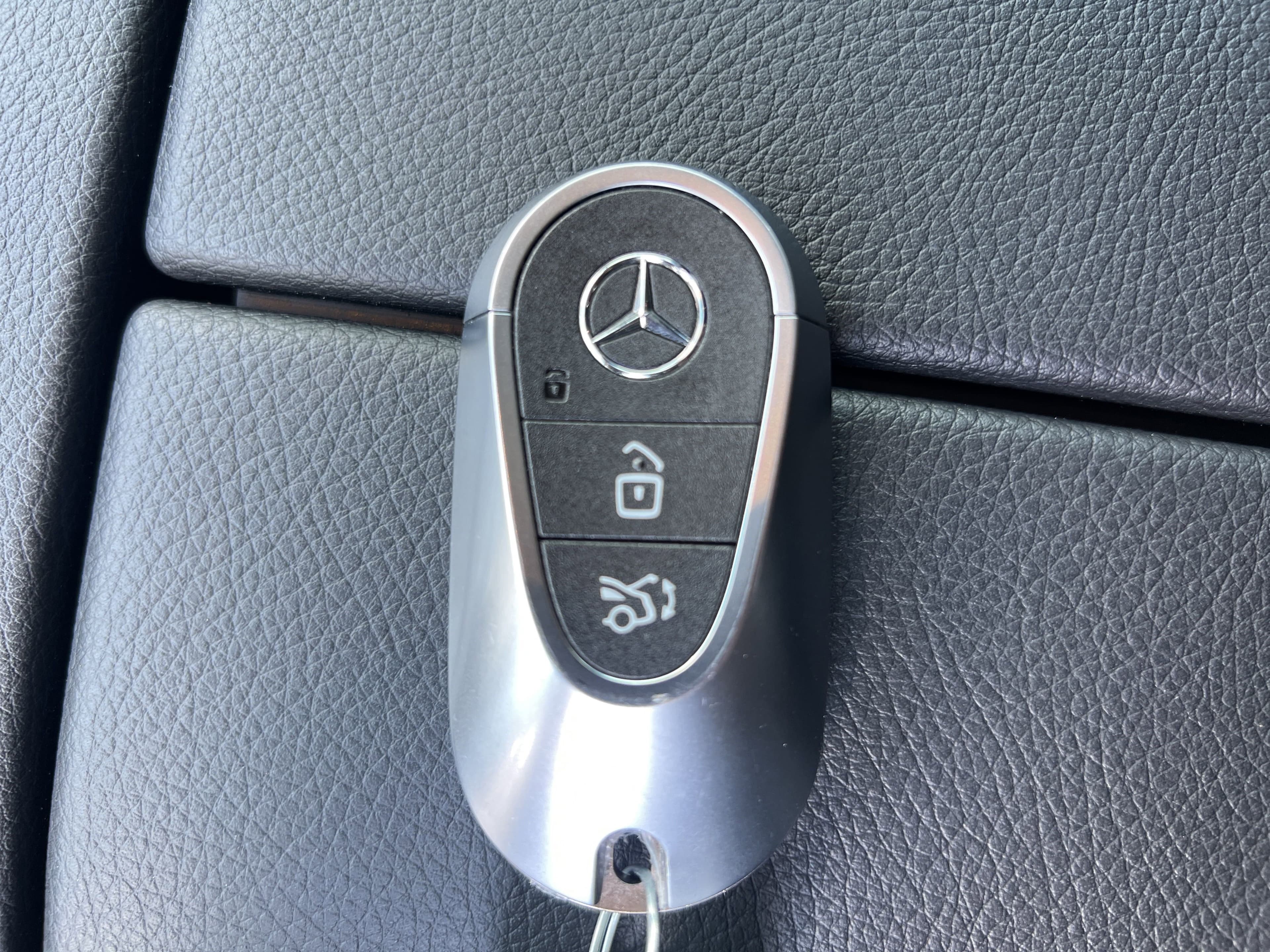 Vehicle photo 36
