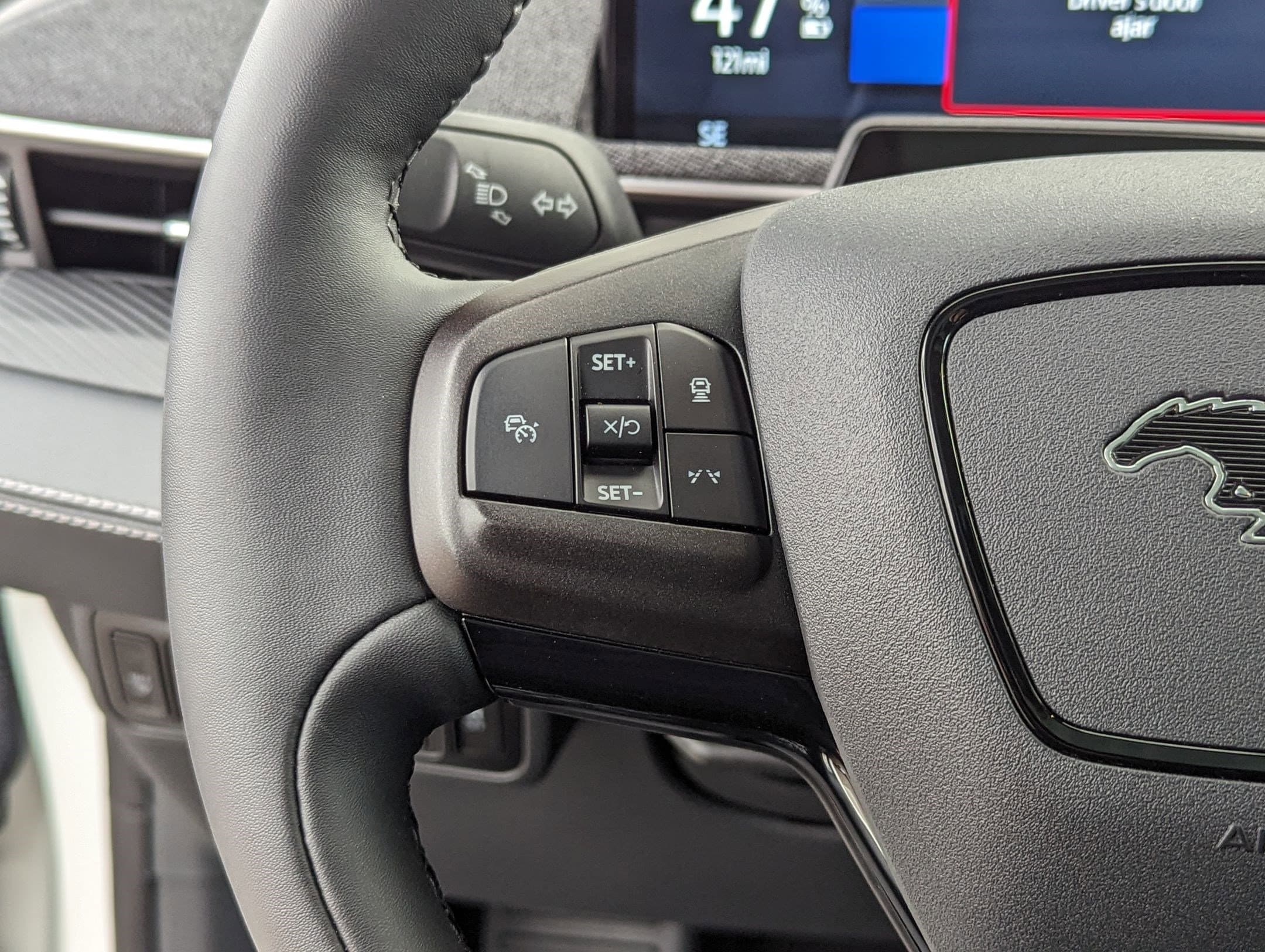 Vehicle photo 17