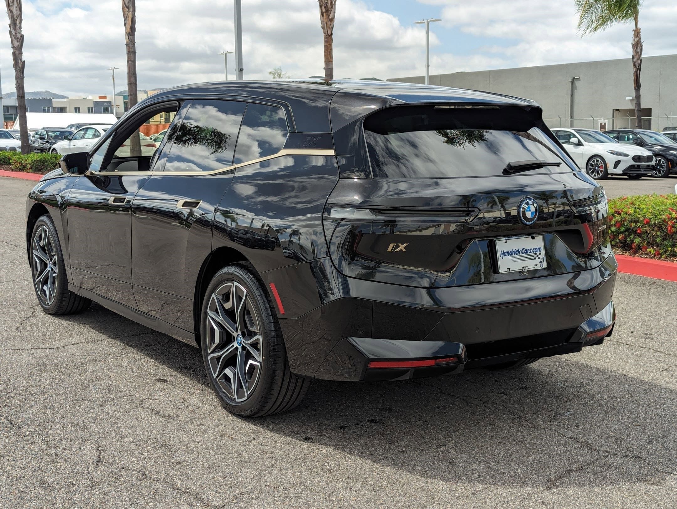 Vehicle photo 6