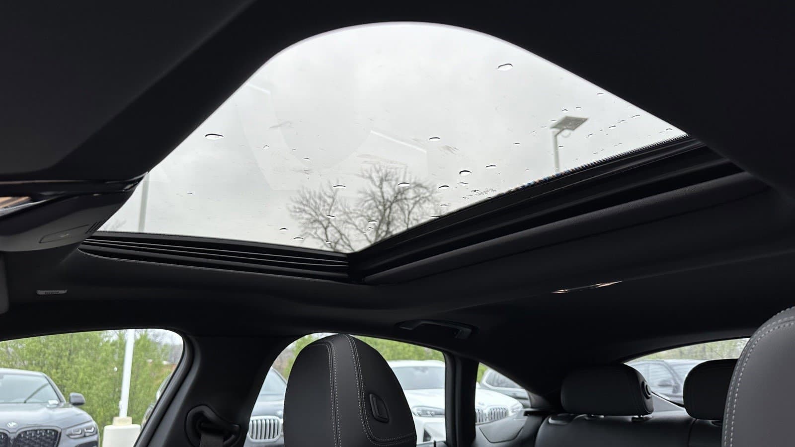 Vehicle photo 25