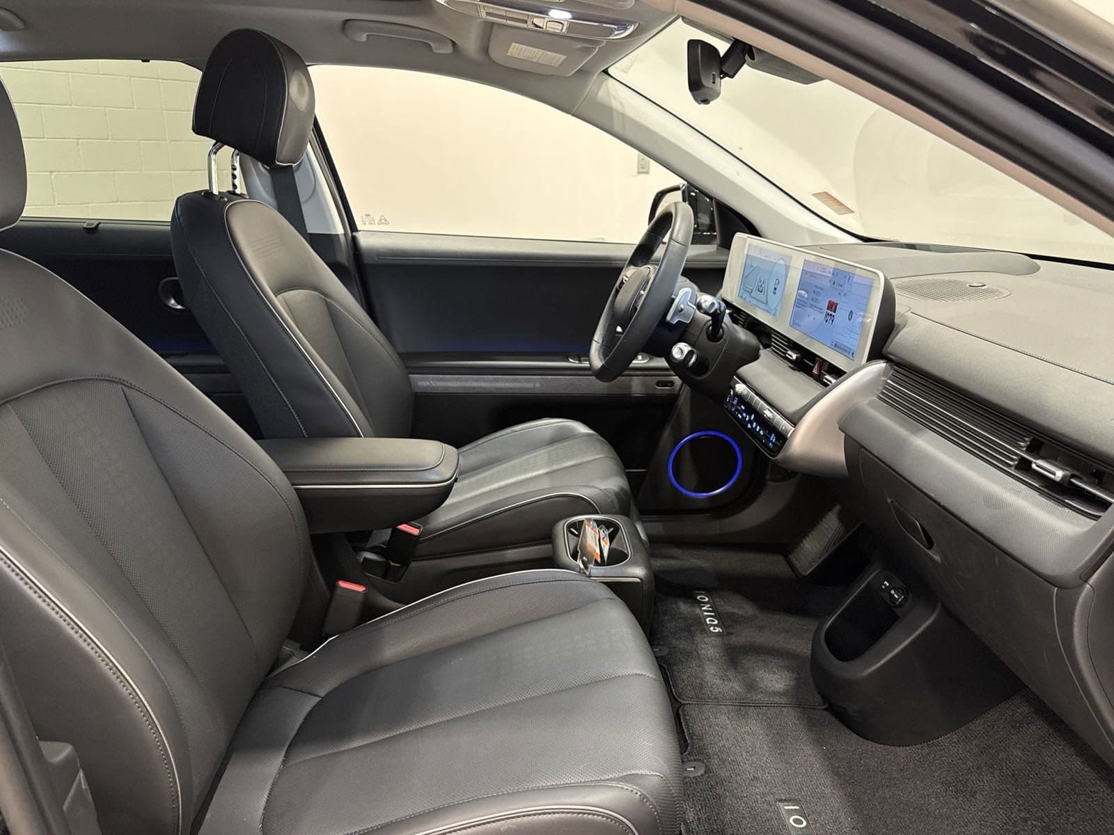 Vehicle photo 21