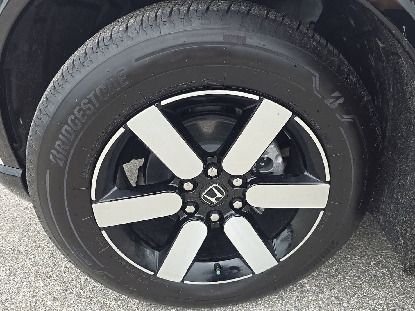 Vehicle photo 10