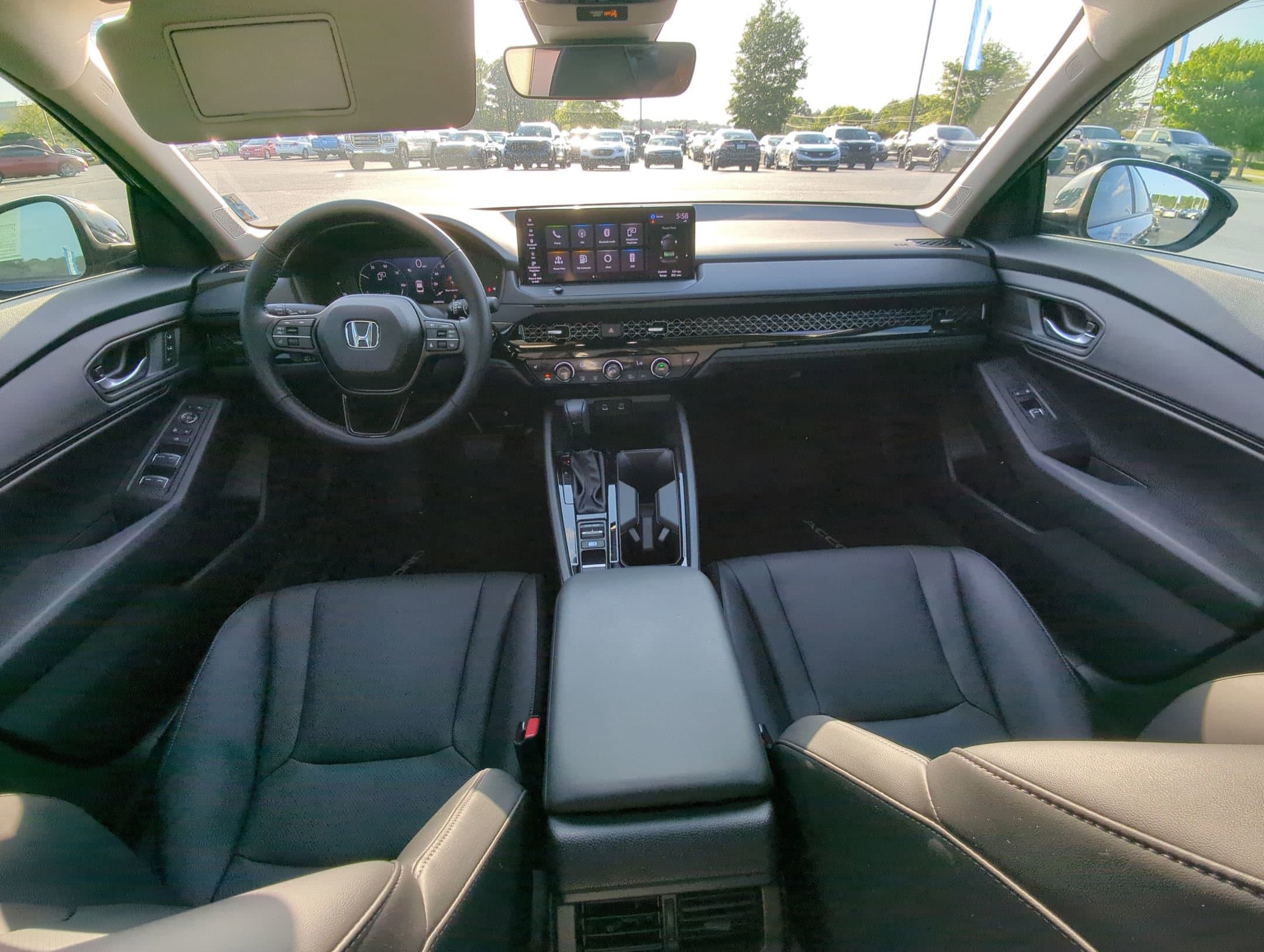 Vehicle photo 27