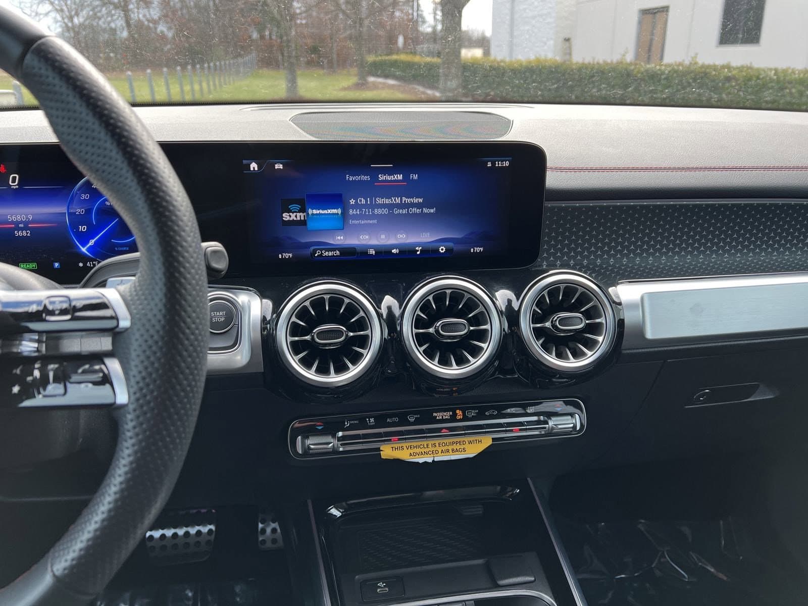 Vehicle photo 29